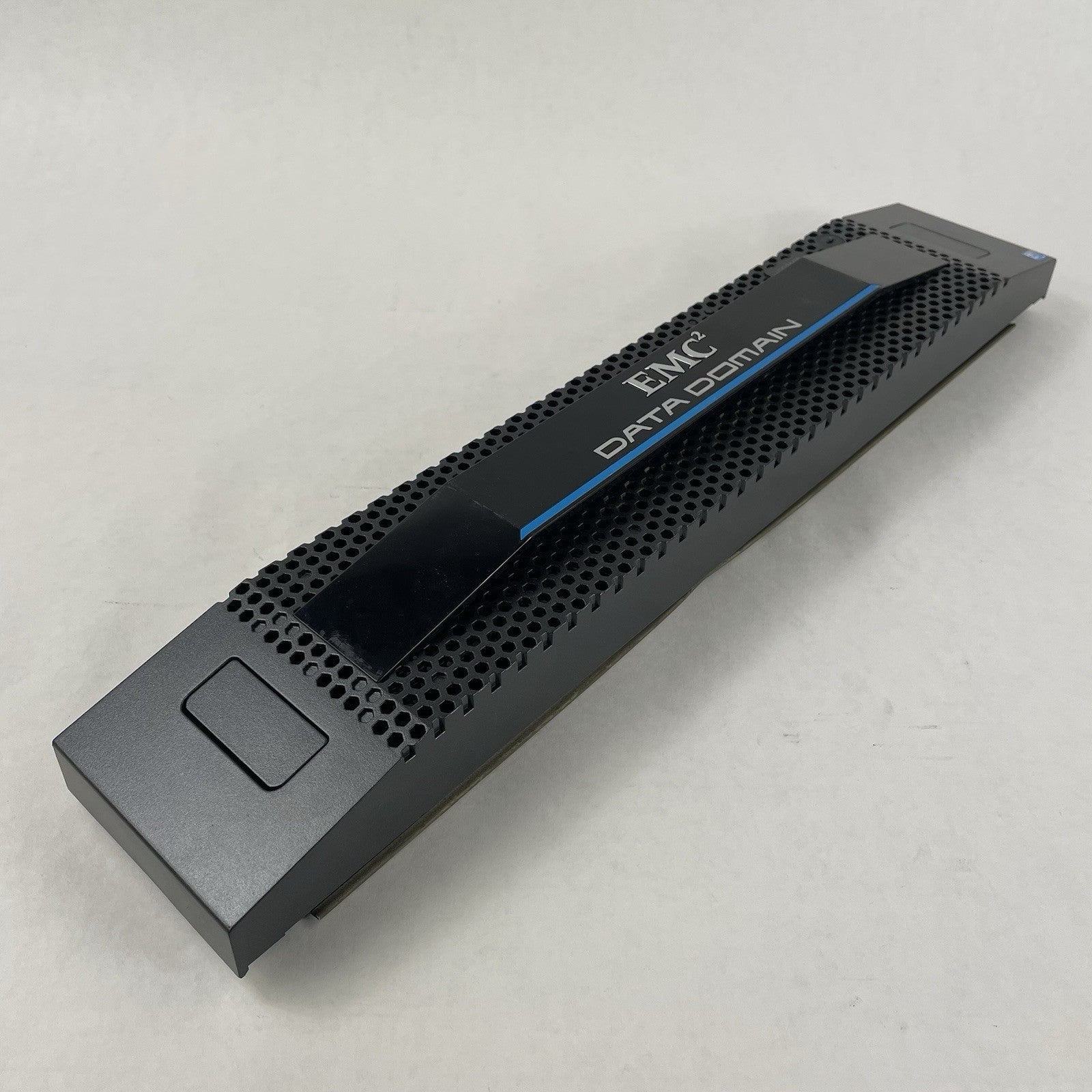 EMC Data Domain DD2500 100-564-598 Server Front Bezel Cover WITHOUT KEYS0