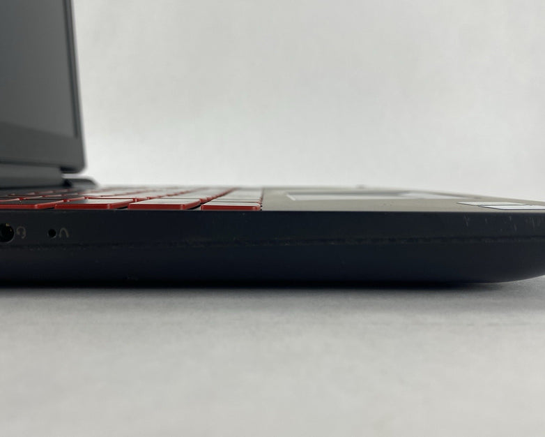 Lenovo Legion Y520-15IKBM 15.6" i7-7700HQ 2.80GHz 16GB RAM RTX 1060 No SSD/OS/AC