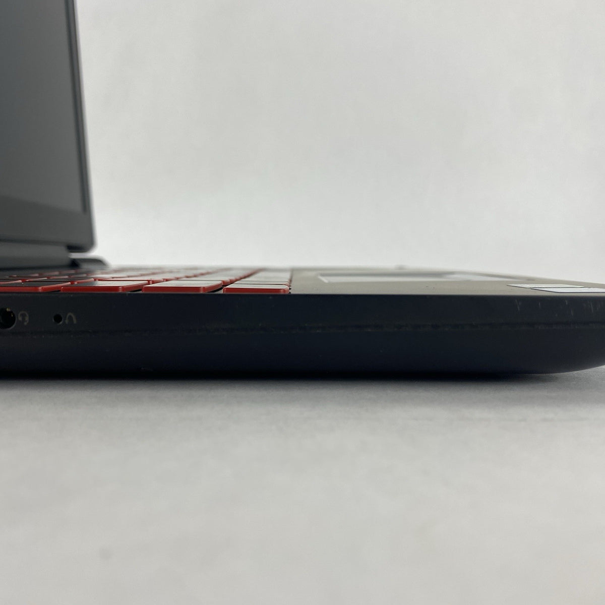 Lenovo Legion Y520-15IKBM 15.6" i7-7700HQ 2.80GHz 16GB RAM RTX 1060 No SSD/OS/AC9