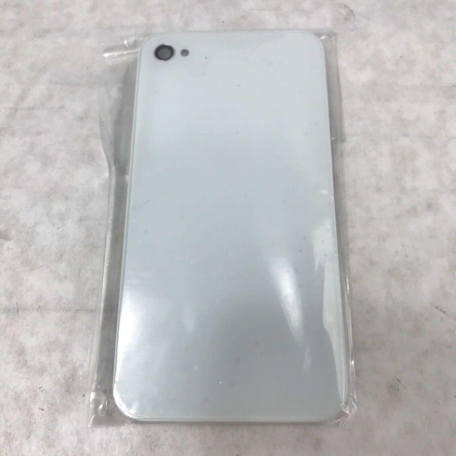 Apple FB031004061CM816 iPhone 4 Glass Back Battery Cover Color White A1332