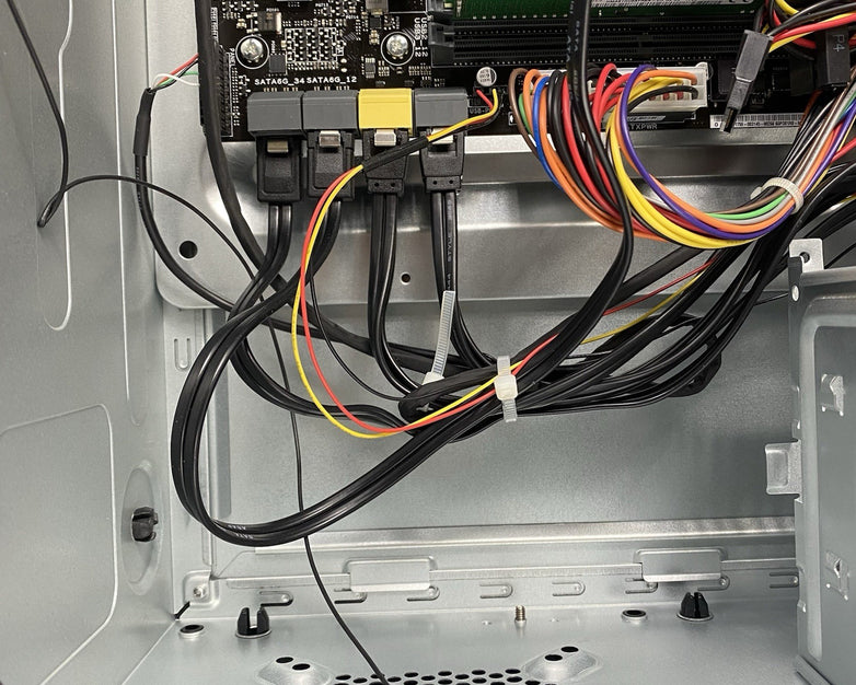 ASUS K31CD-DB52 MT Intel Core i5-7400 3GHz 1x8GB RAM No HDD No OS