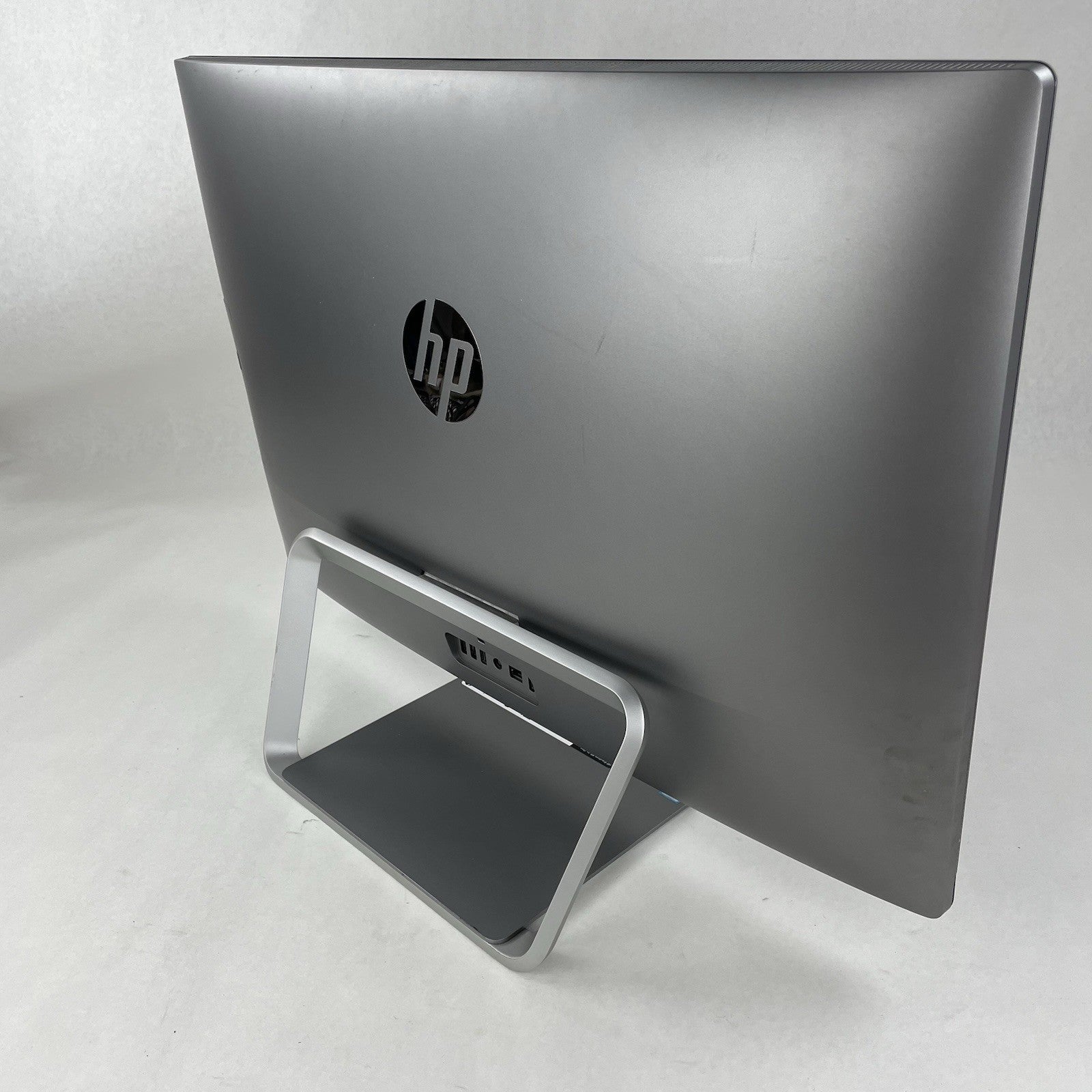 HP Pavilion PC 27-a227c Intel Core i7-7700+ 2.9 GHz 16 GB Ram No HDD No OS