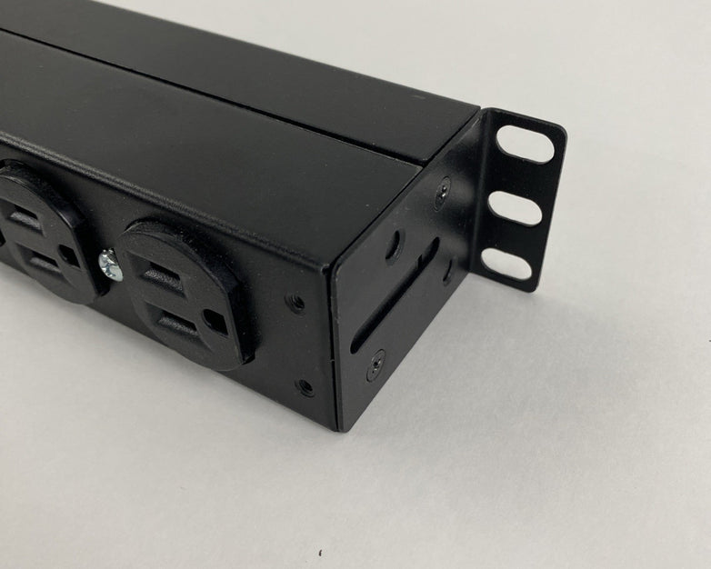 APC AP9562 Basic Rack PDU w/ Rack Ears