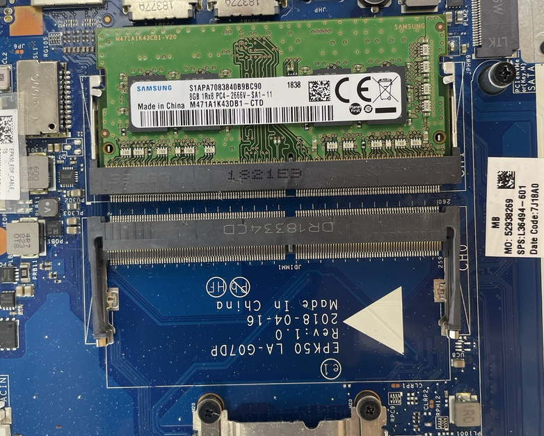 HP 15-da0073ms 15.6" i5-7200U 2.50 GHz 8 GB RAM No SSD/OS/Battery - Bad Bottom