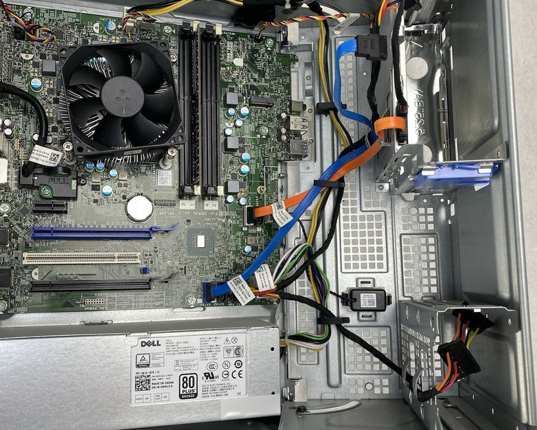 Lenovo ThinkCentre M900 SFF Intel Core i7-6700 3.4GHz 8GB RAM No HDD No OS