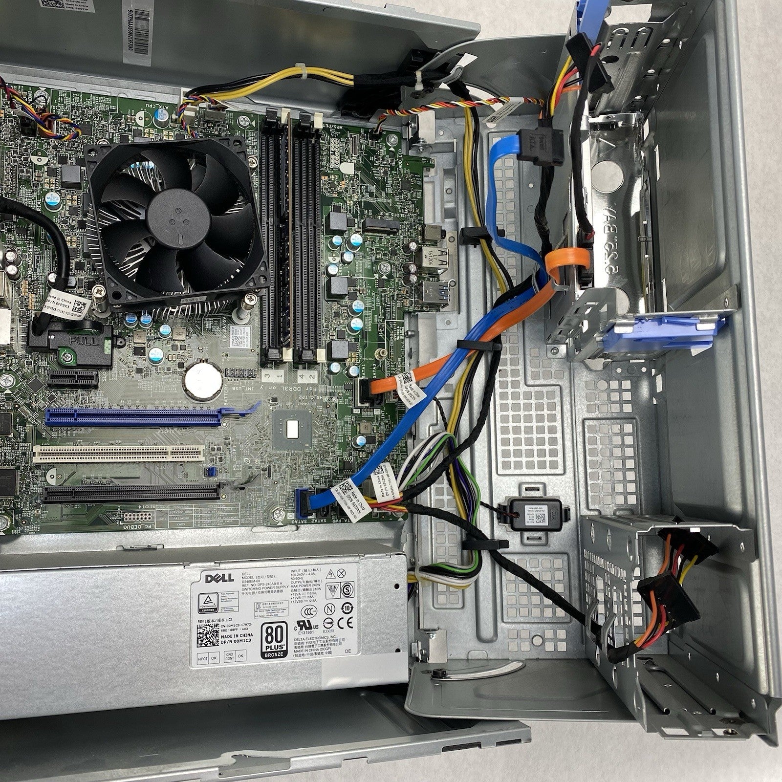 Lenovo ThinkCentre M900 SFF Intel Core i7-6700 3.4GHz 8GB RAM No HDD No OS