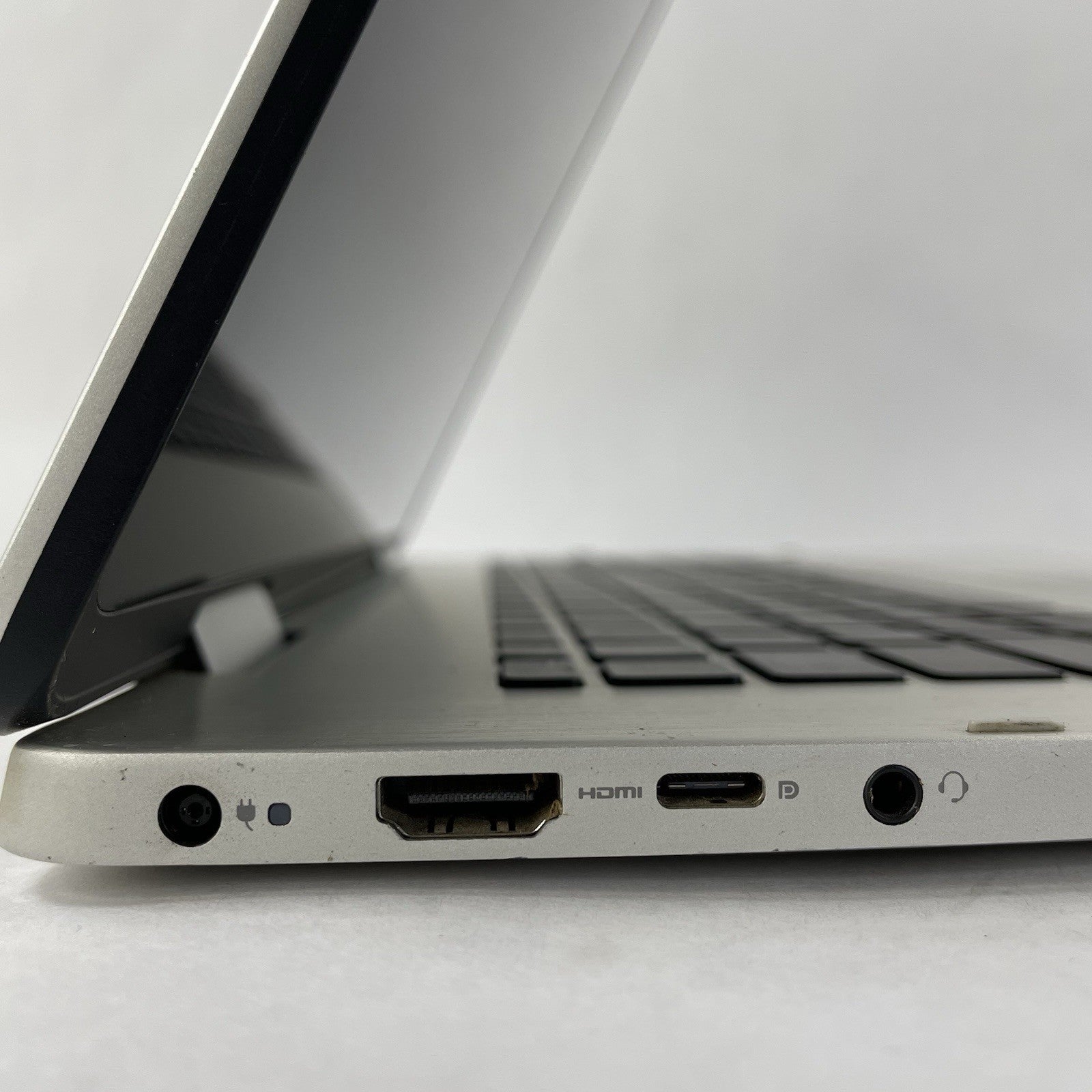 Dell Inspiron 7786 17.3" i7-8565U 1.80 GHz 8 GB RAM No SSD/OS/AC NVDIA MX2507