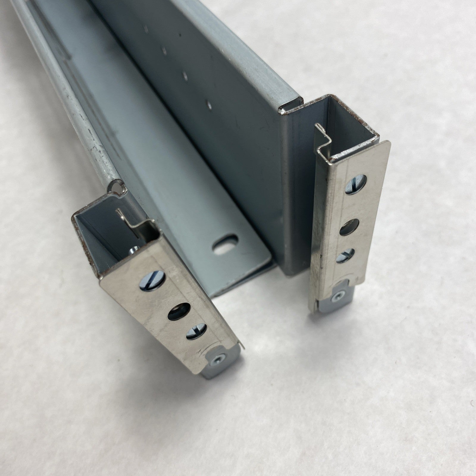 IBM/Lenovo Storwize 45W8837 48W8838 2U Rail Set12