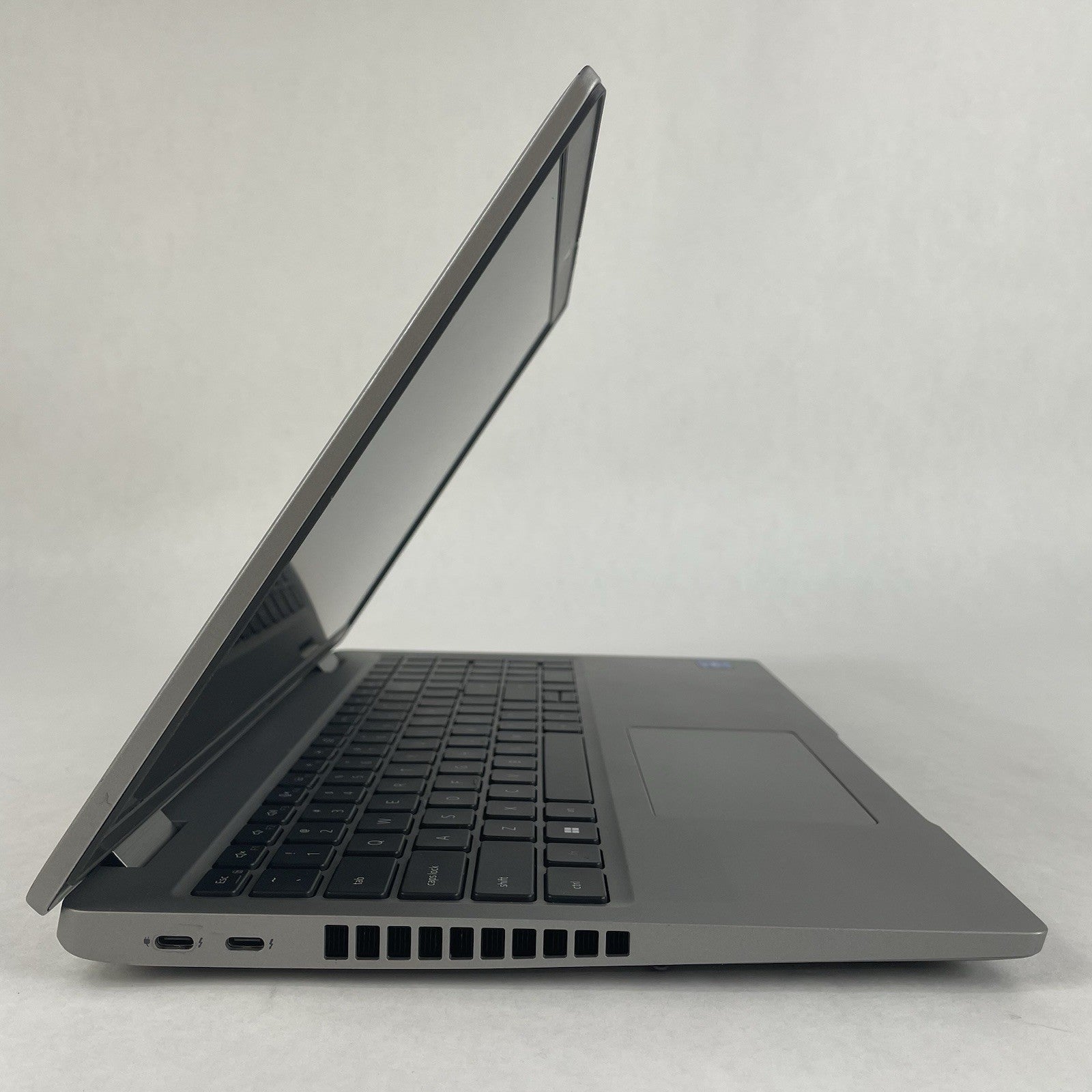 Dell Latitude 5520 15.6" i5-1145G7 2.60GHz 8GB RAM No SSD/OS/AC- Scratched Paint6