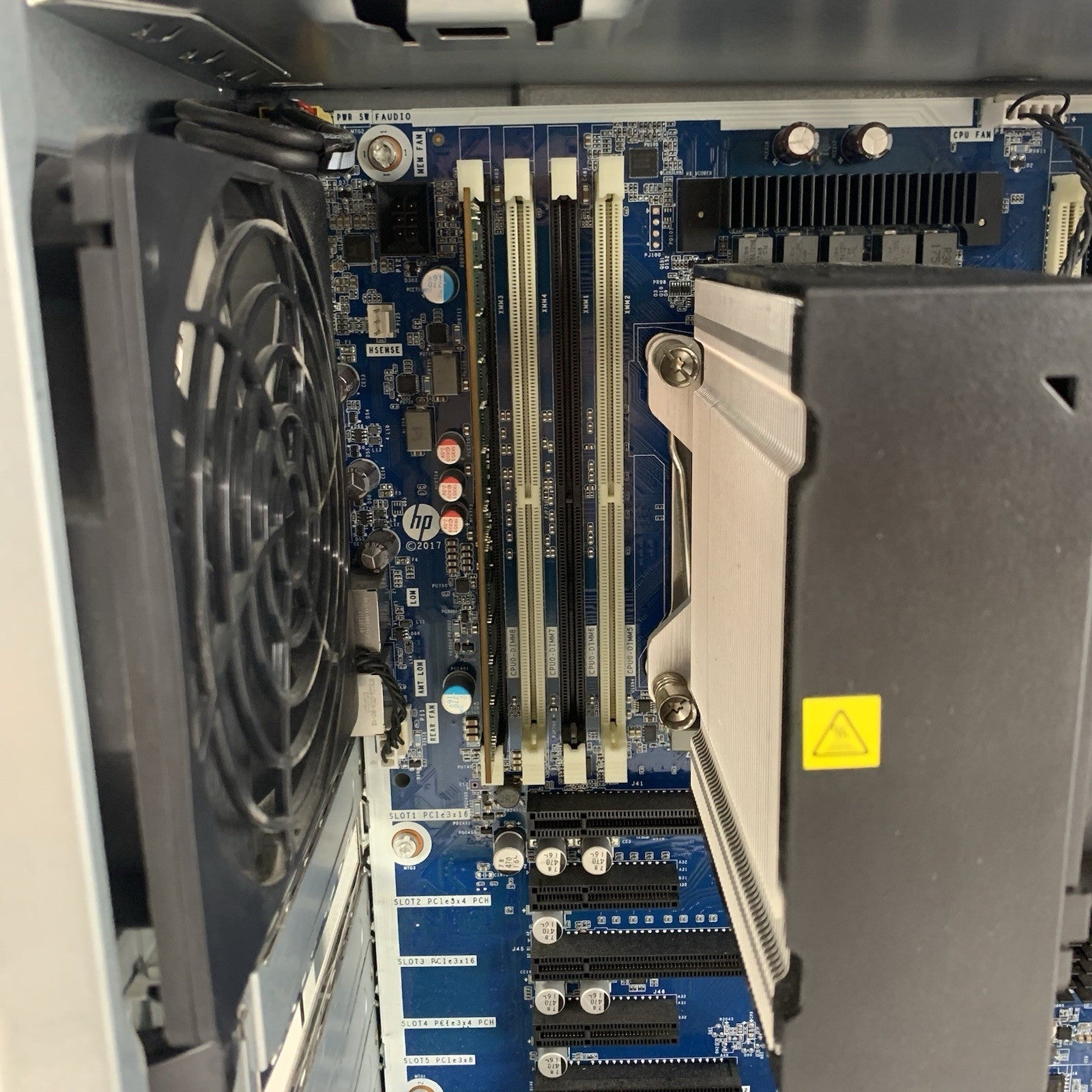 HP Z4 G4 Workstation 1x Xeon W-2102 2.9GHz 32 GB No OS No HDD No GPU14