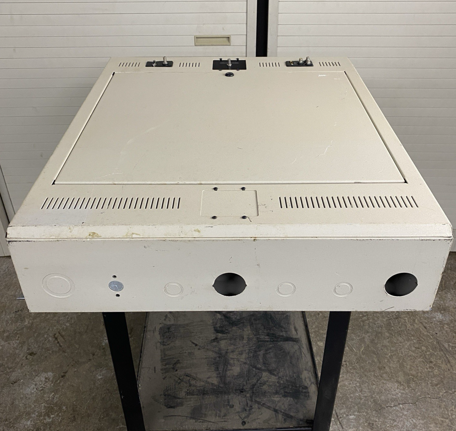 Middle Atlantic TOR-3-20SBK-13965 3SP Tilt Out Wall Rack Electronic Enclosure1