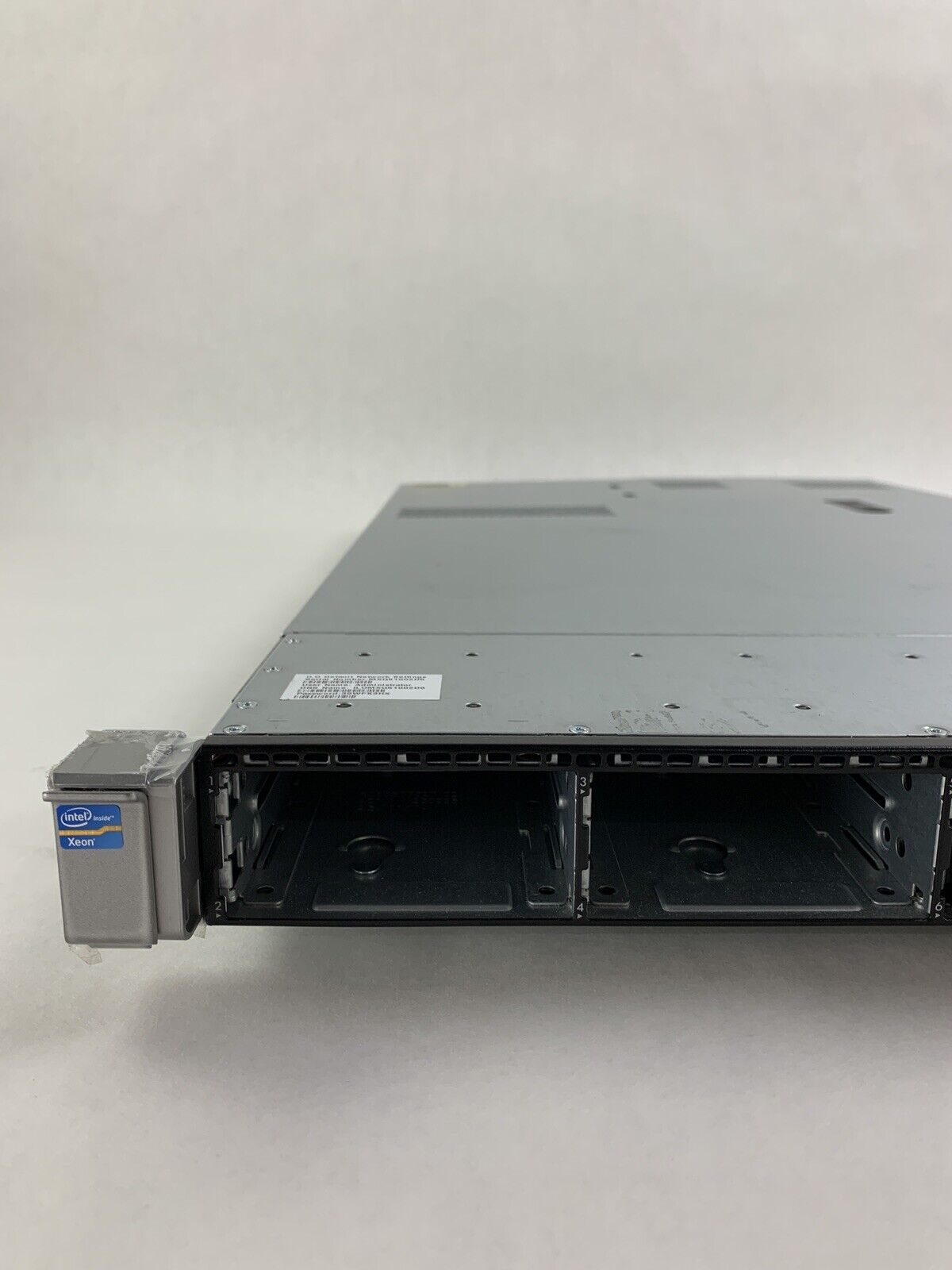 HP ProLiant DL360p Gen8 Xeon E5-2609 V2 2.5 GHz 8 GB RAM No OS No HDD