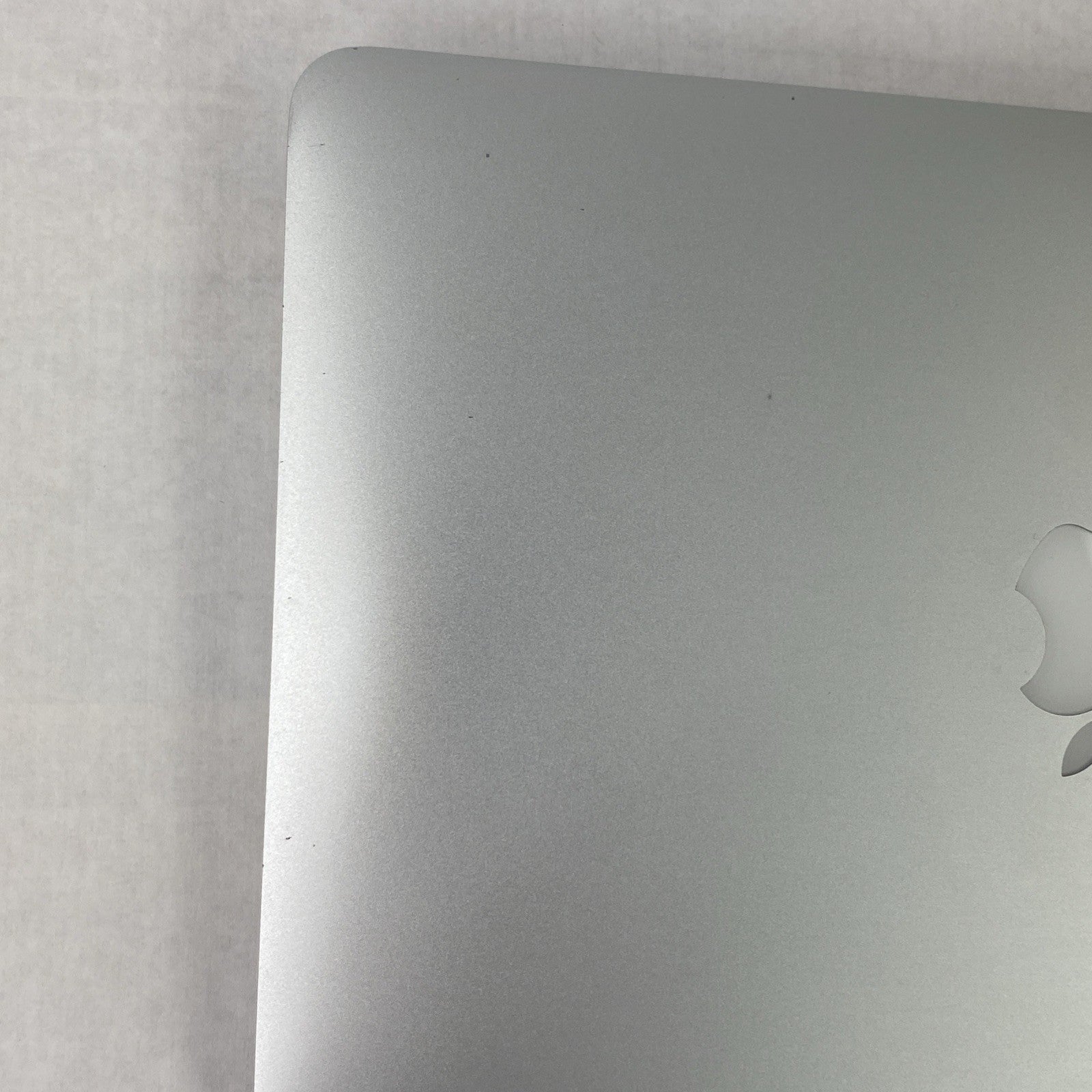 Apple A1465 MacBook Air 2013 11" 1.3Ghz i5 4GB RAM 120GB SSD macOS 11.7.1