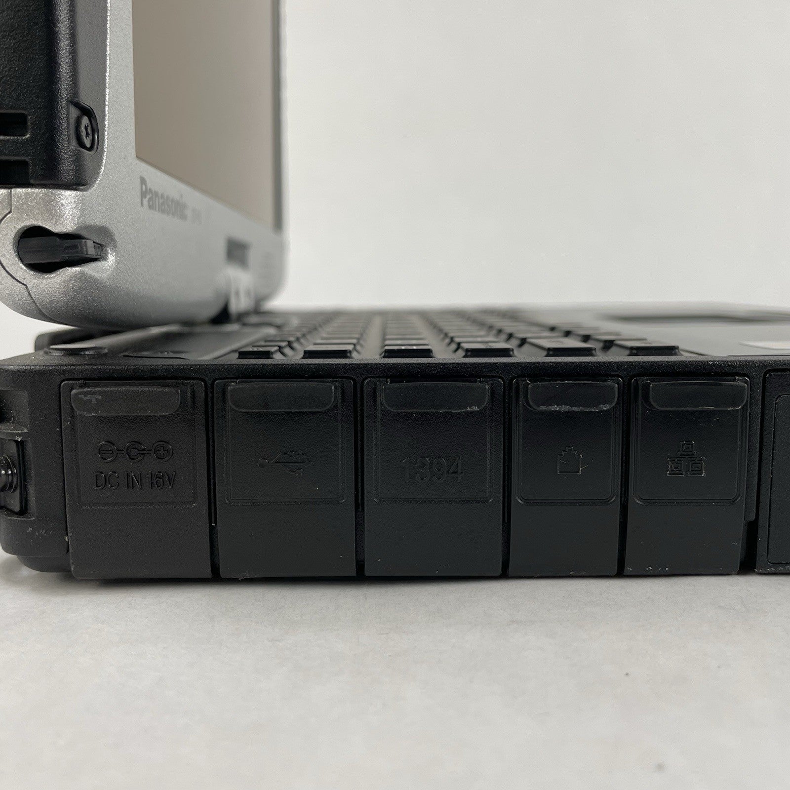 Panasonic ToughBook CF-19 10.6" Core 2 Duo U9300 1.20 GHz 2 GB RAM No SSD/OS/AC4