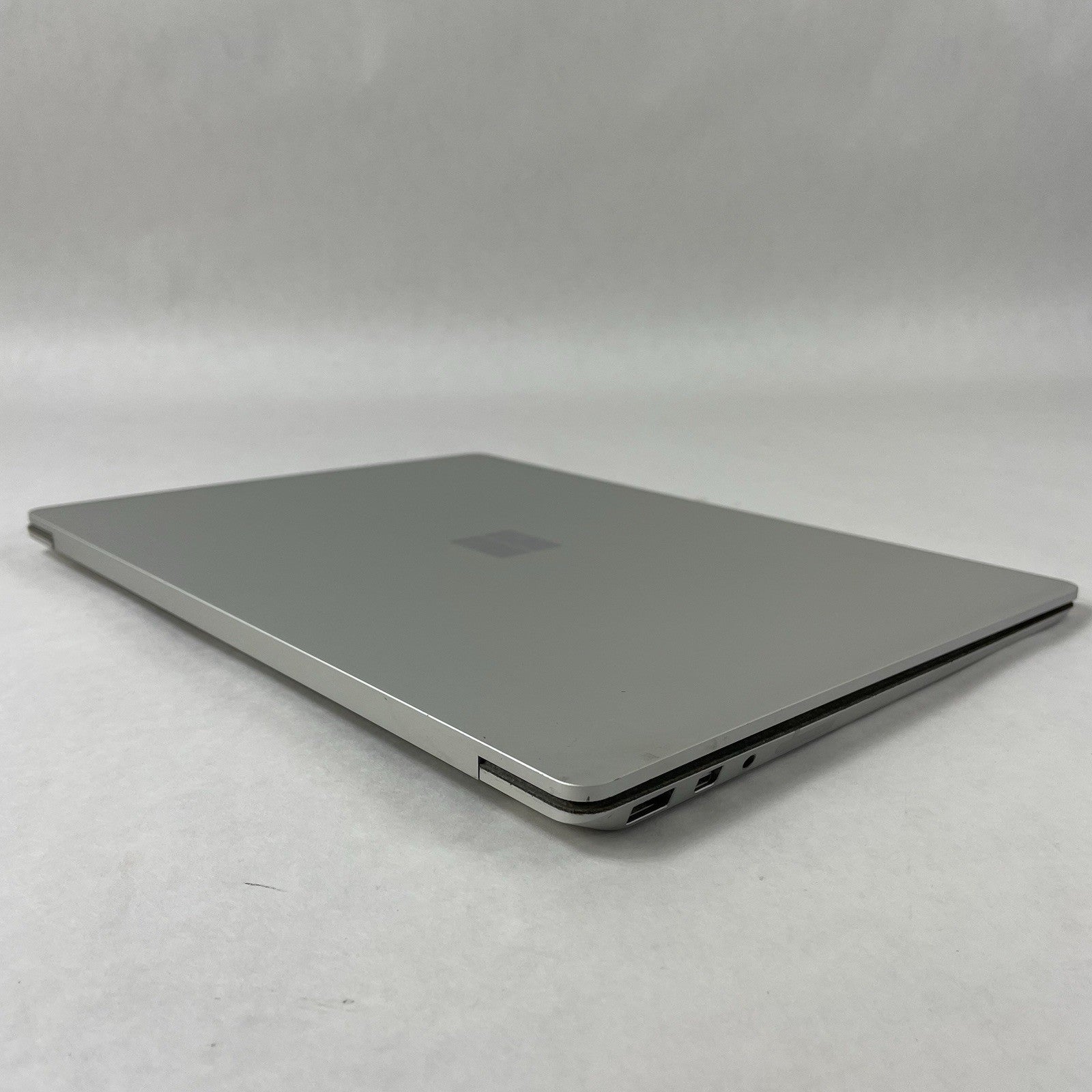 Microsoft Surface Laptop 13.3" i5-7200U 2.50 GHz 8 GB RAM 256 GB SSD Windows 119