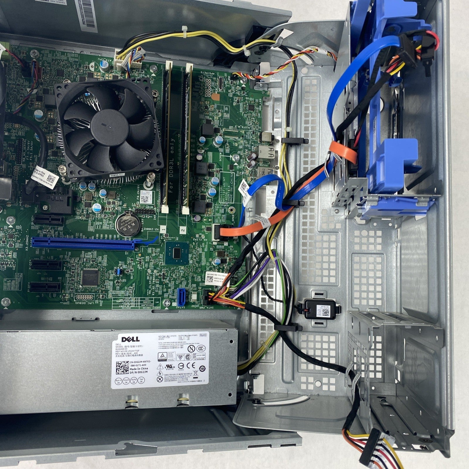 Dell OptiPlex 3040 MT Intel Core i3-6100 3.70GHz 8GB RAM No HDD No OS