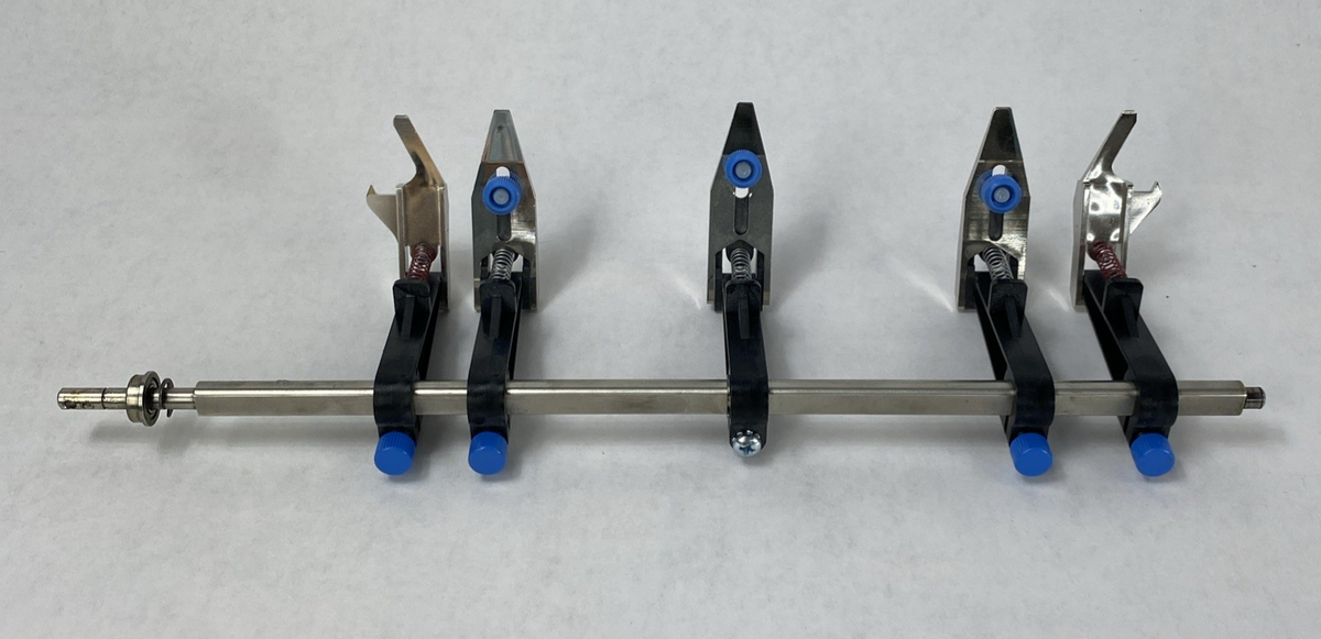 Pitney Bowers DI900 Inserter Open Envelops Finger2