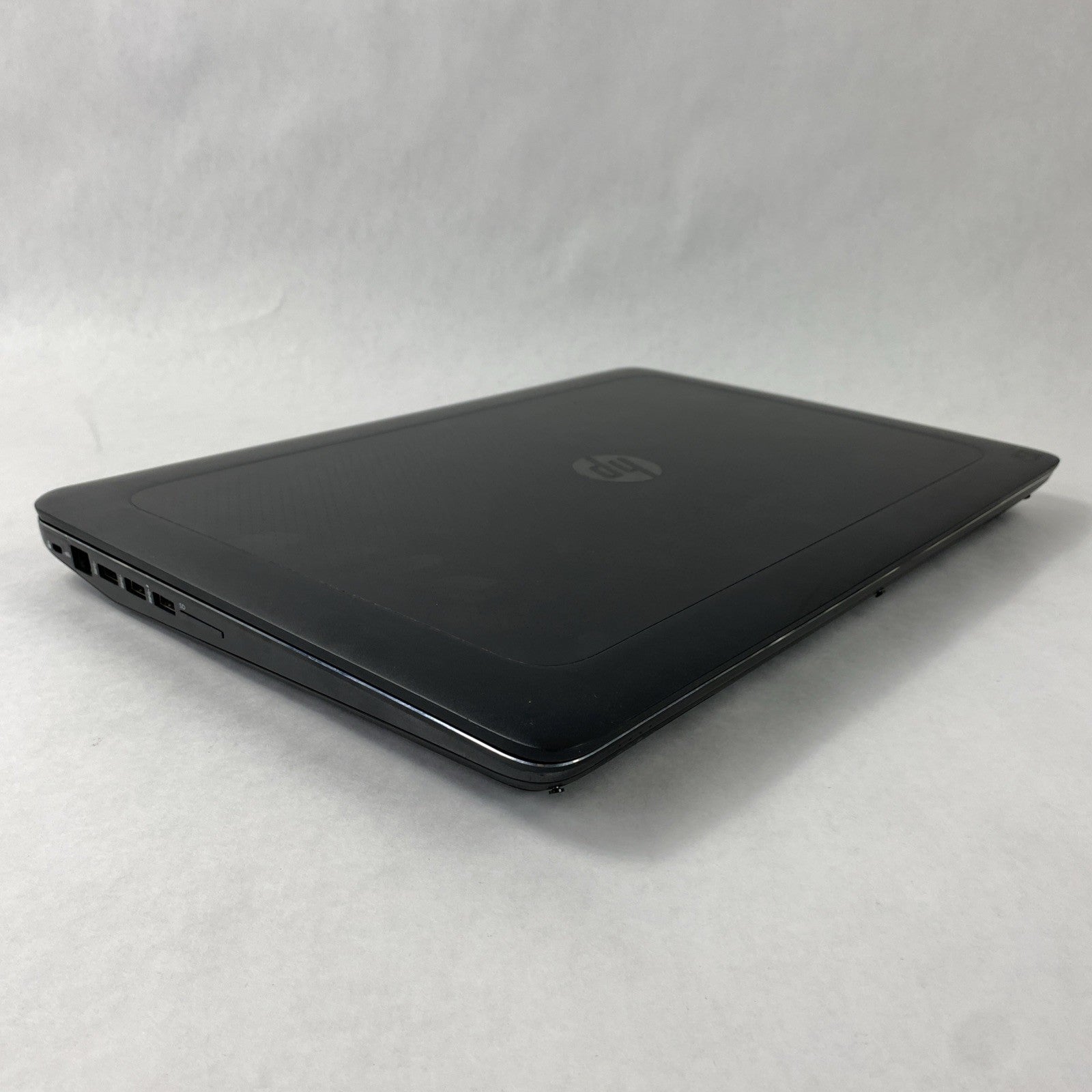 HP ZBook 17 G3 Intel Core i7-6700HQ 2.60 GHz 8 GB RAM 17.3" No HDD No OS