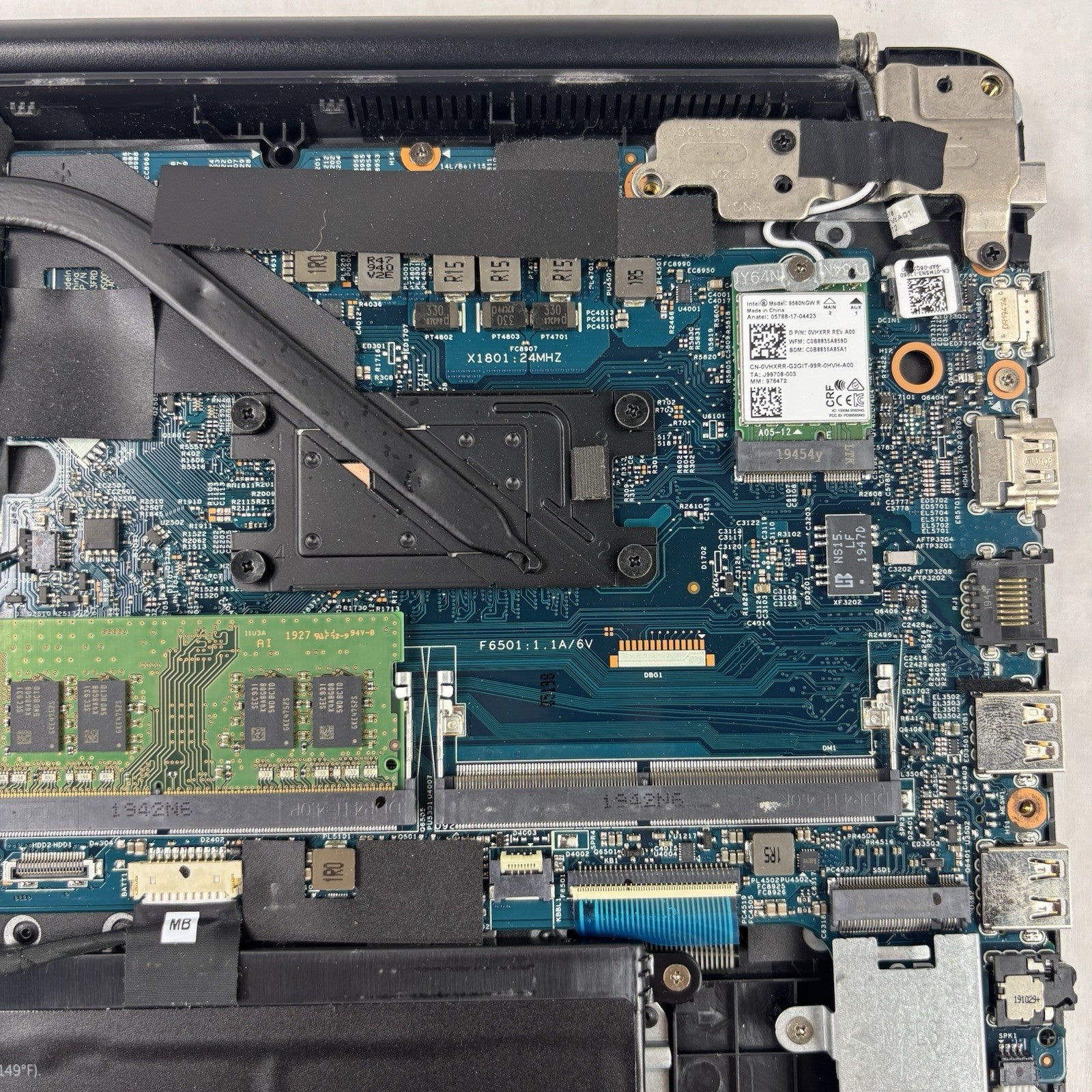 Dell Latitude 3500 15.6" Laptop i5-8265U 1.6 GHz 8 GB Ram No OS No HDD No AC