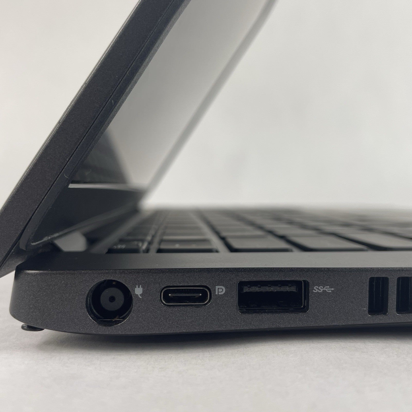 Dell Latitude 5400 14" i5-8365U 1.60 GHz 8 GB RAM No SSD/OS/AC/Batt - READ7