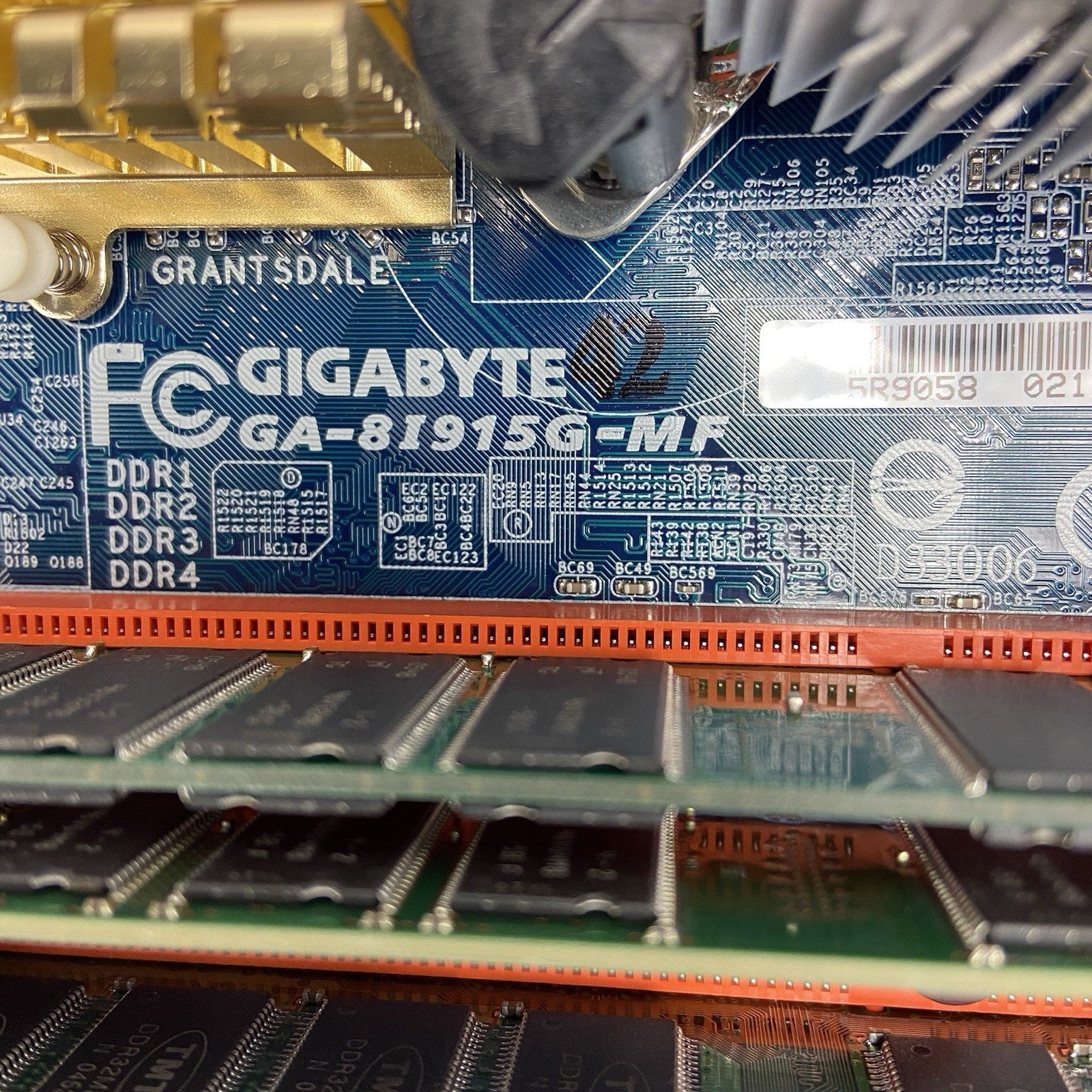 Gigabyte 8I915GMF Motherboard Intel Pentium 4 3GHz 3GB RAM w/IO Shield Bad Cap6
