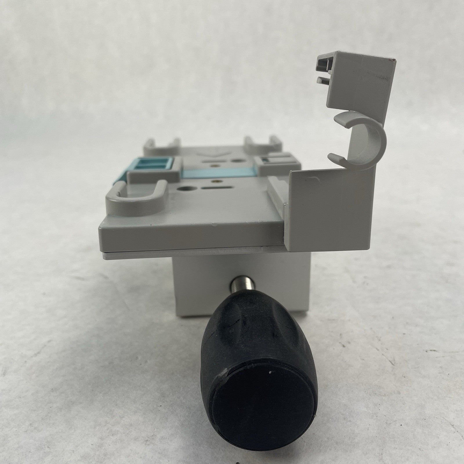 Philips INTELLIVUE M8040-60100 FMS-8 Module Rack Universal Pole Mounting Clamp4