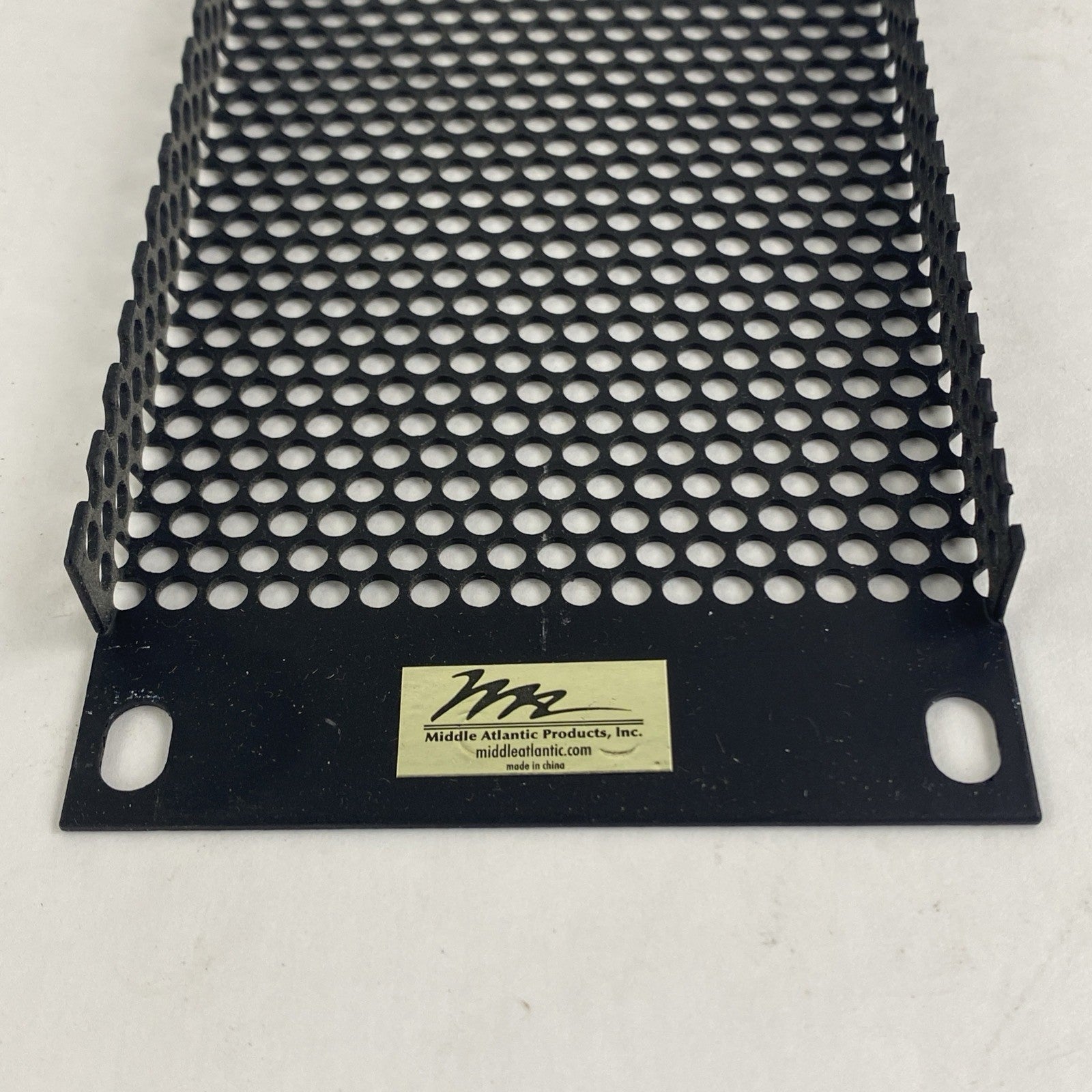 Middle Atlantic Products Vent Panels Rack Spaces 1/16" 19" Holes Lot of 32