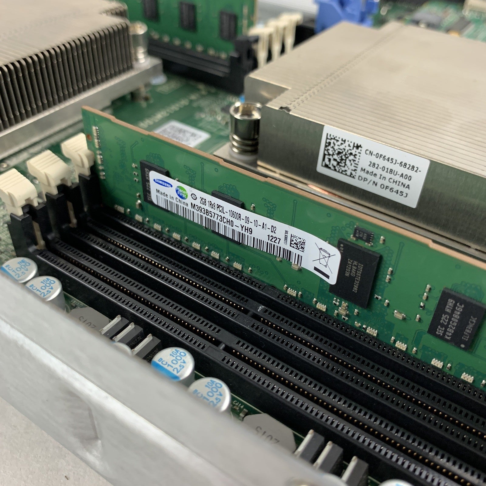Dell PowerEdge R410 Server 2x Xeon E5606 2.13GHz 4 GB RAM Perc S300 NO HDD NO OS