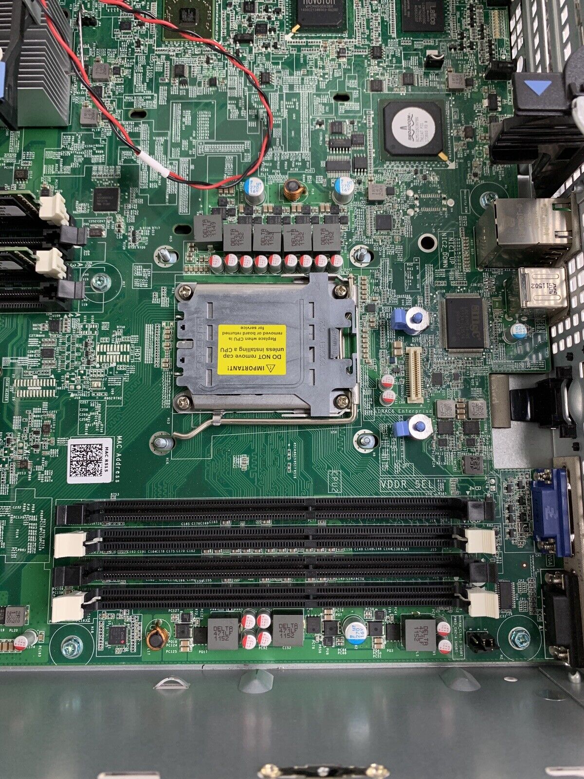 Dell PowerEdge R515 Server 1x AMD Opteron 4122 2.2 GHz 16 GB RAM No HDD No OS