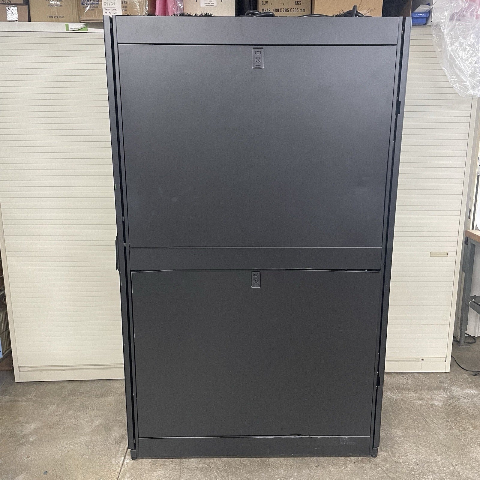 APC E242296 NetShelter SX 42U Server Rack 19" Enclosure Cabinet No Key