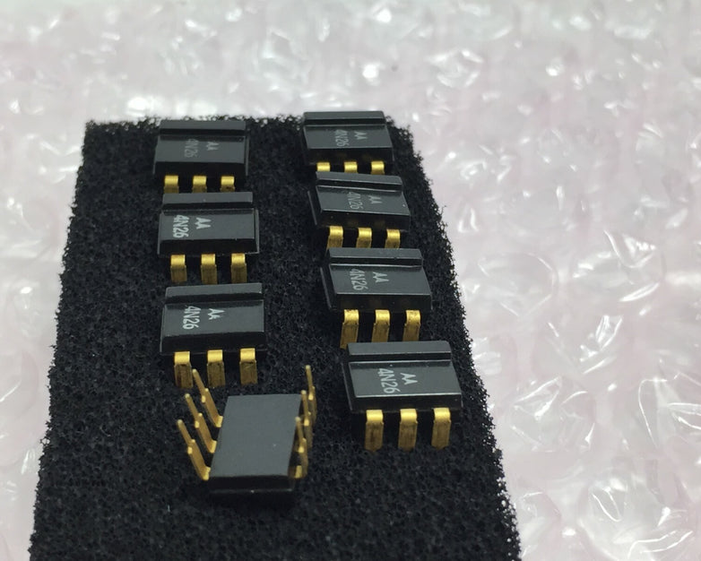 Motorola 4N26 6-Pin DIP Optoisolators Transistor Output   Lot of 8   NOS
