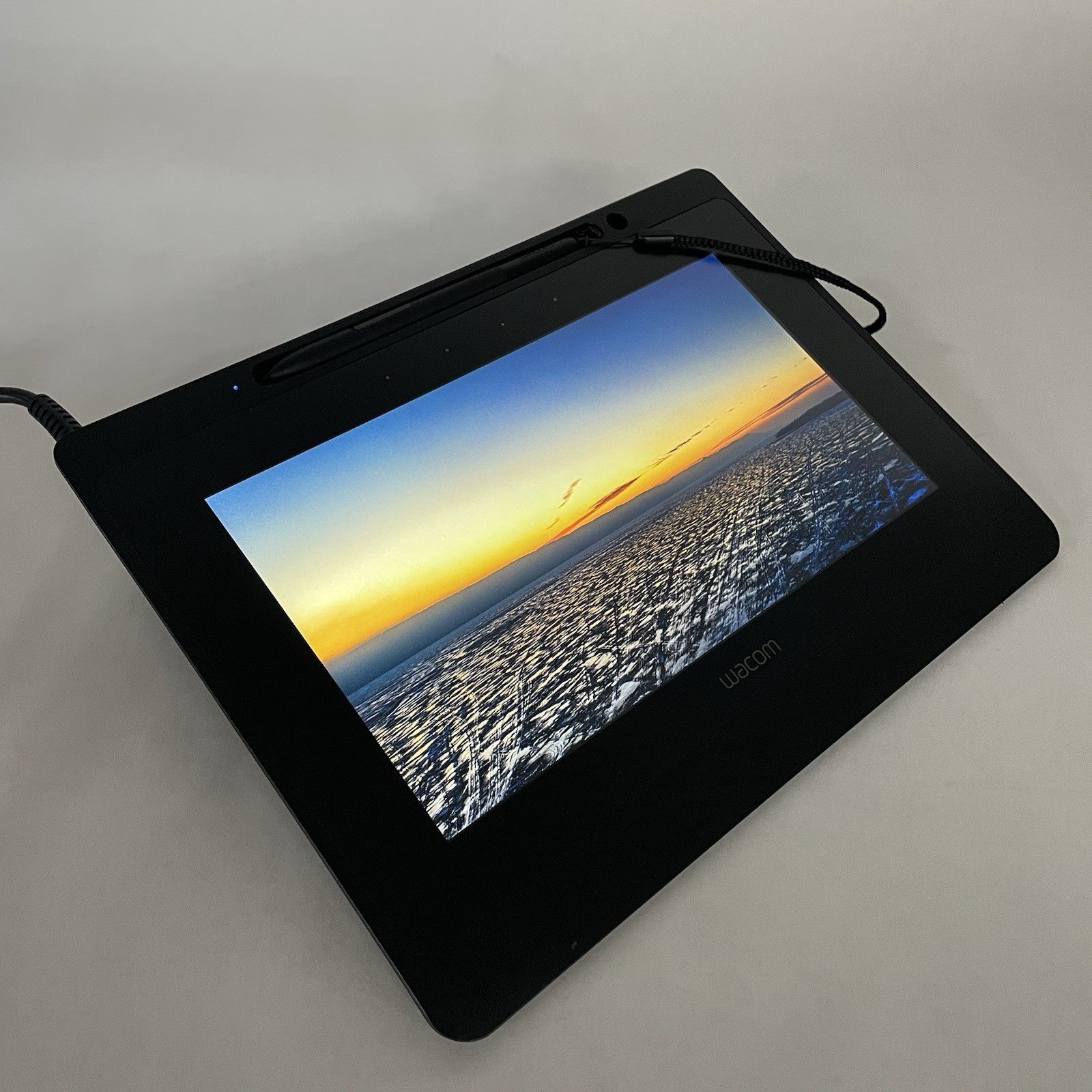 Wacom DTU-1141B 10.1" FHD Drawing Tablet - No Cord Cover1