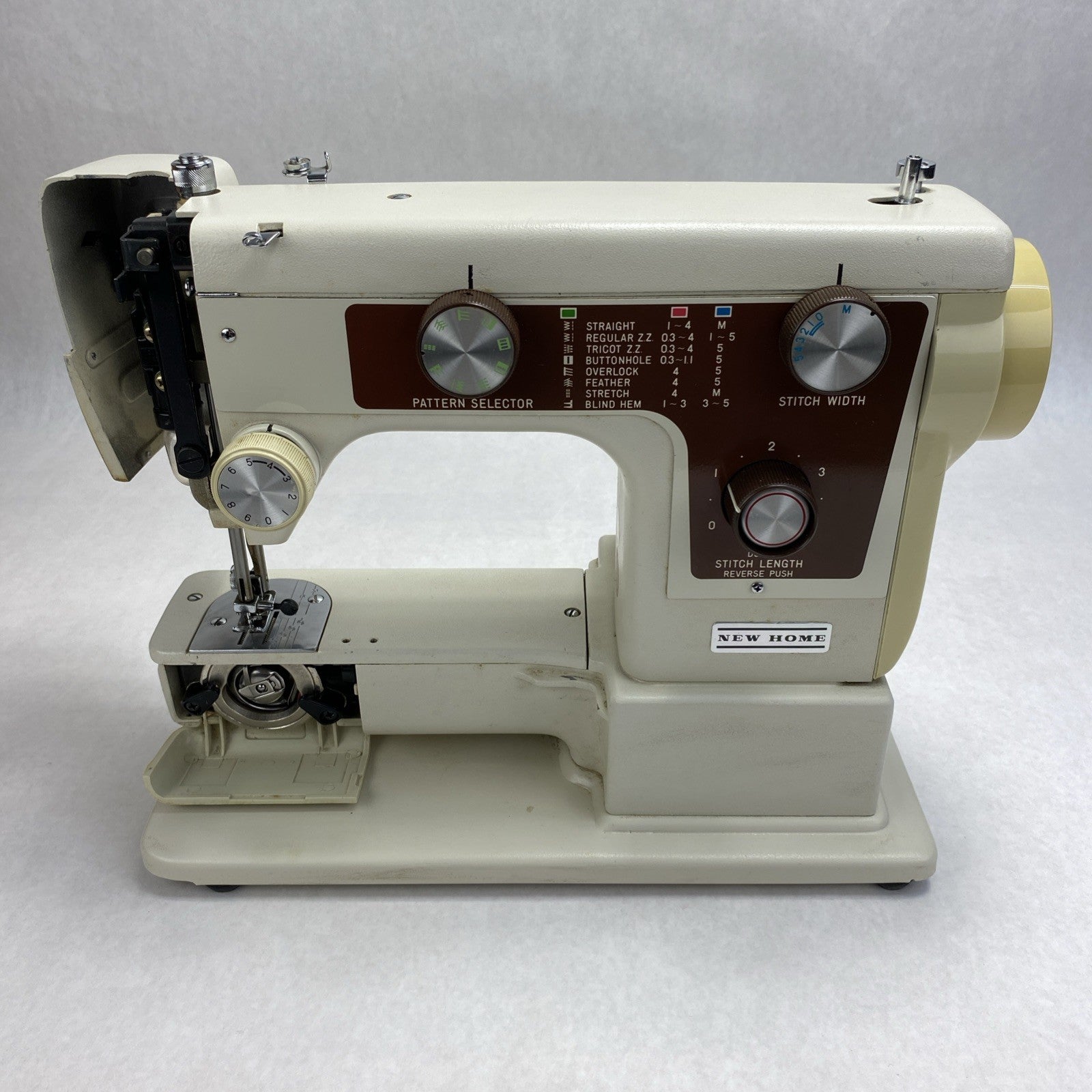 Vintage Janome New Home Model 640 Sewing Machine - Pedal and Manual With Case2