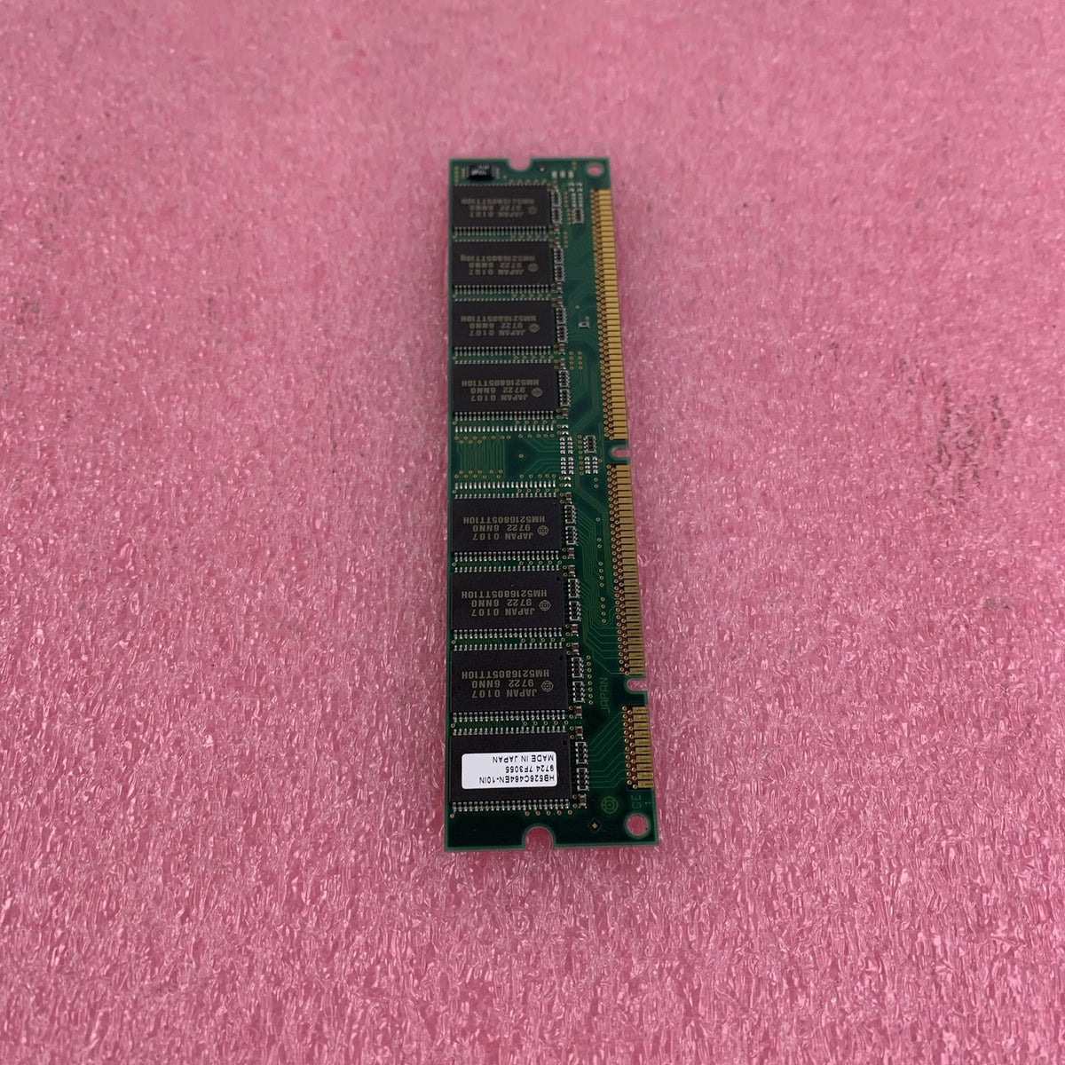 Hitachi HB526C464EN-10IN 32MB Desktop SDRAM 9724 7F30553