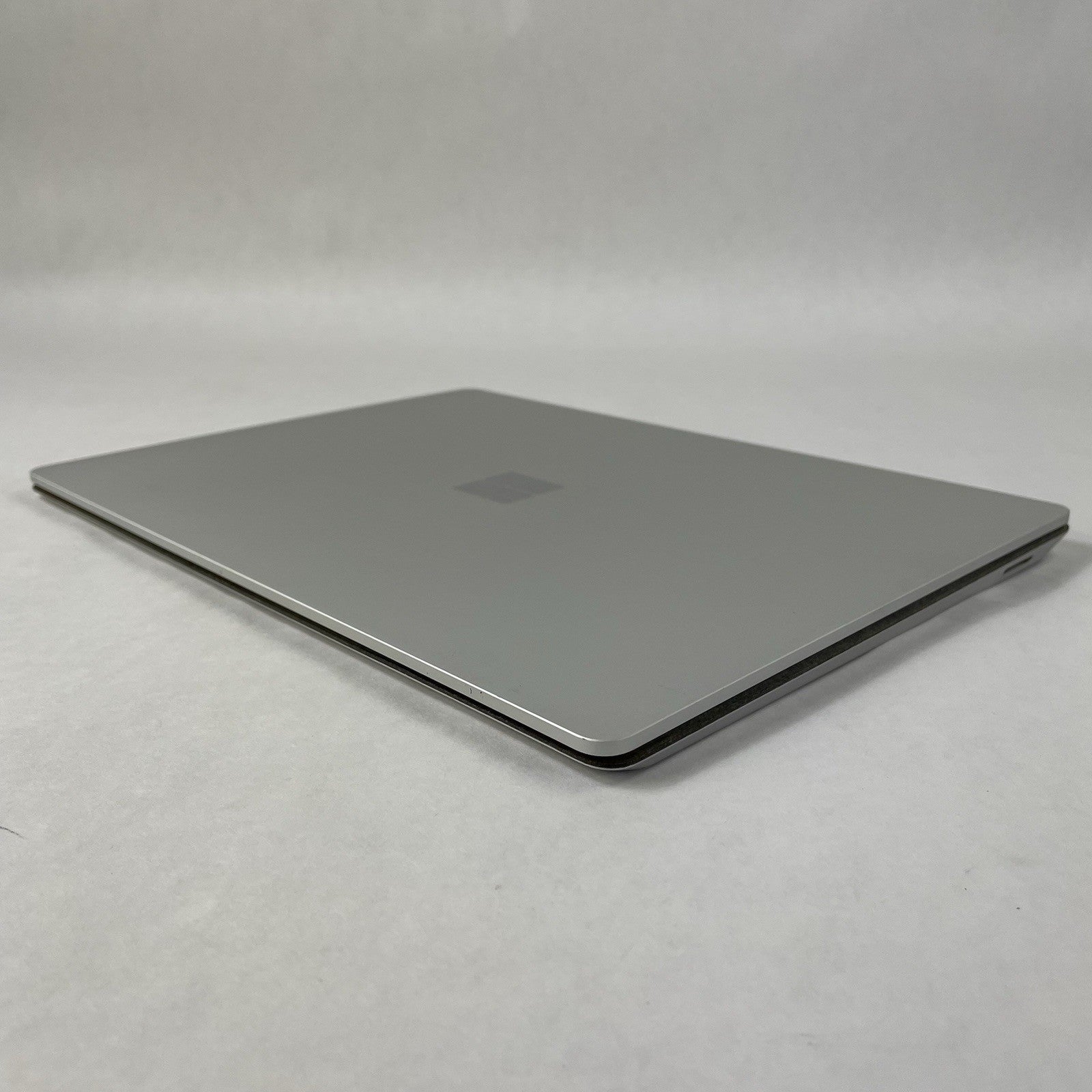 Microsoft Surface Laptop 13.3" i5-7200U 2.50 GHz 8 GB RAM 256 GB SSD Windows 117