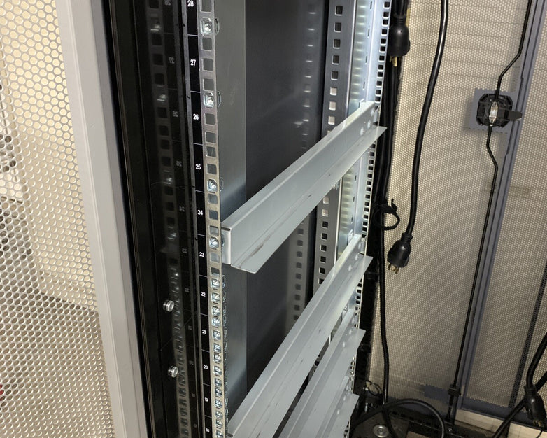 NETAPP NAC-0501 Server Rack Cabinet Unlocked No Keys