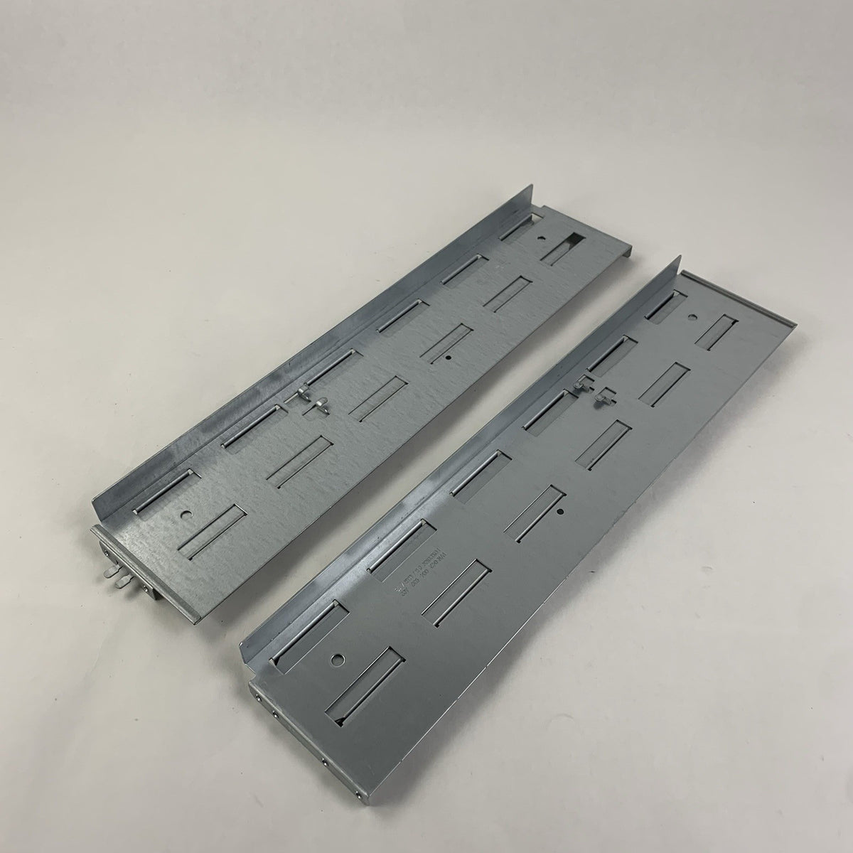 Foxconn 042-004-932 A02 042-004-934 A03 Left and Right Server Rails1