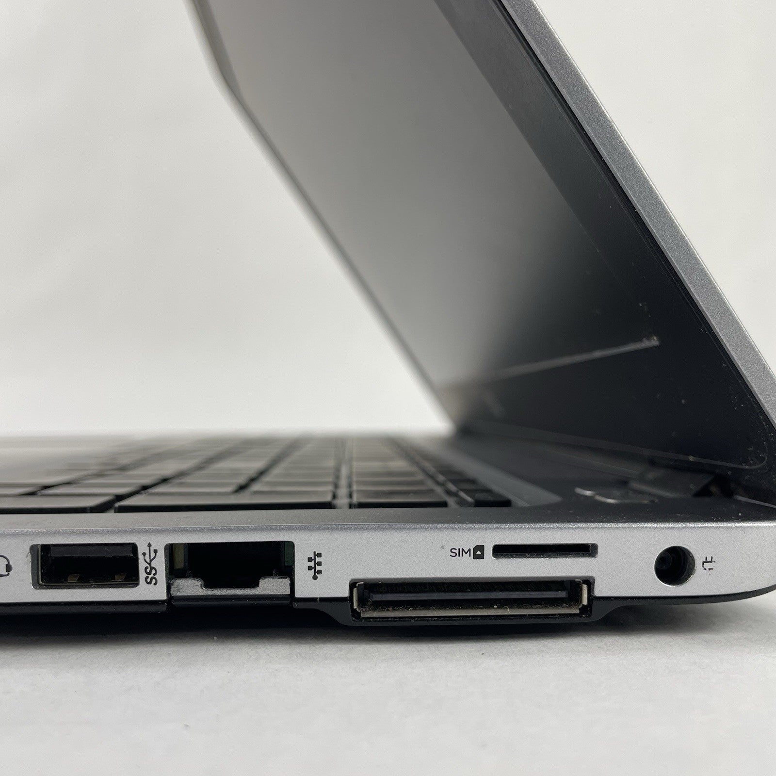 HP EliteBook 850 G3 15.6" i5-6200U 2.30 GHz 8 GB RAM No SSD No OS - Bad Bottom8