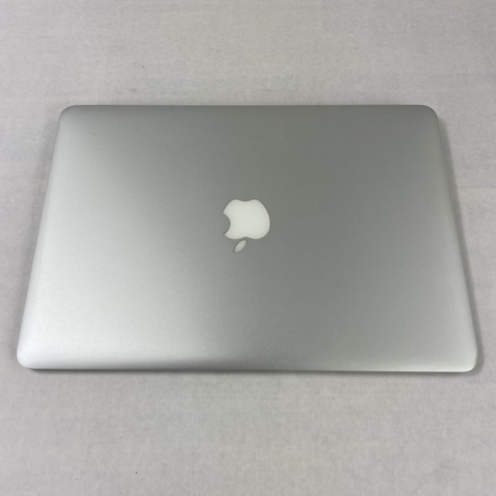 Apple MacBook Air A1466 2015 13" 1.6GHz i5 4GB RAM 256GB SSD os11.7.1 723 Cycles