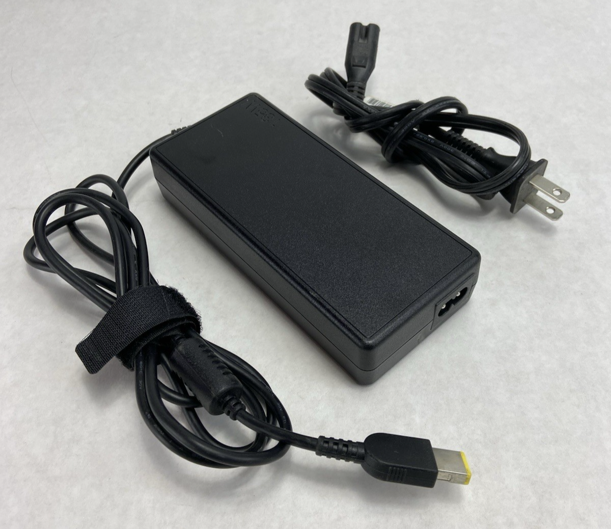 Lenovo 135W Charger ADL135NDC2A Power Adapter 20V 6.75A