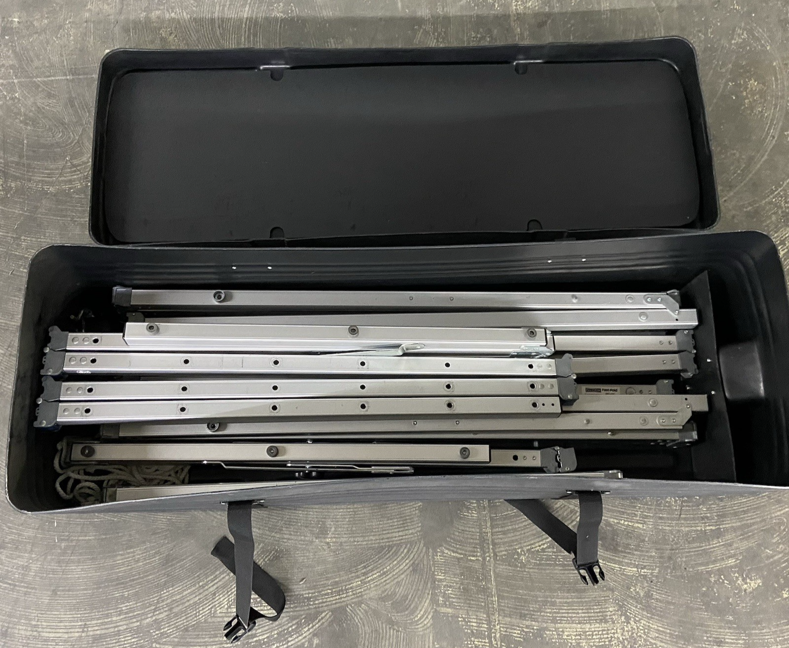 Da-Lite Fast-Fold Deluxe Projection Screen Frame - No Screen - Parts or Repair