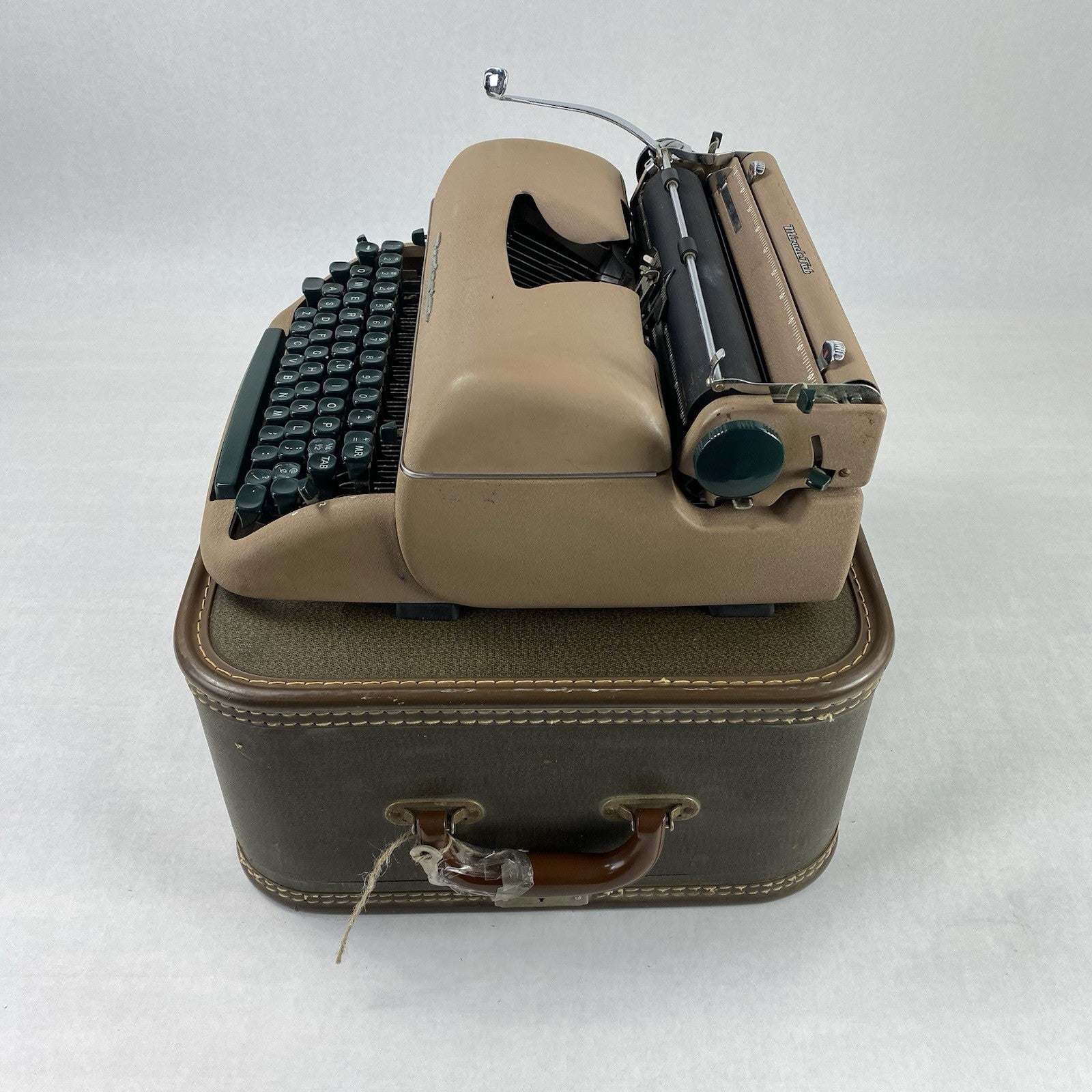 Remington Quiet Riter Miracle Tab Manual Typewriter with Case and Key Untested