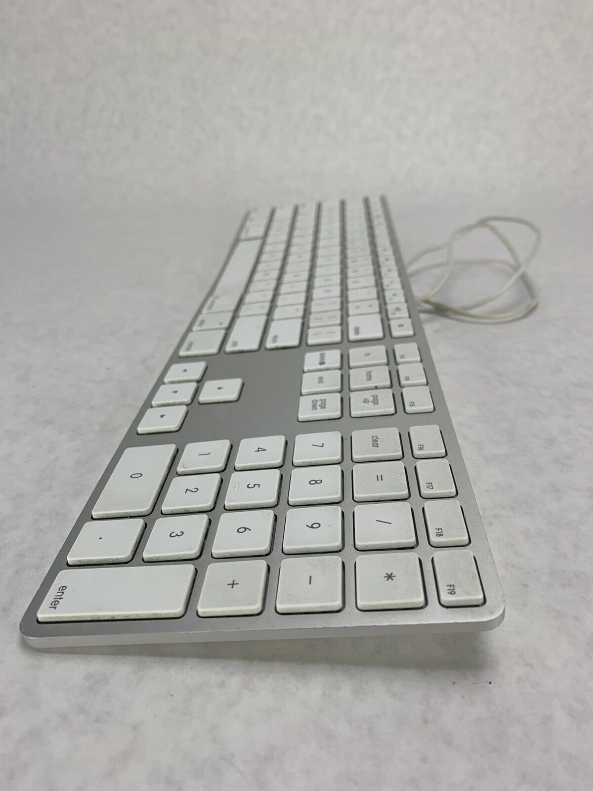 Apple Mac Keyboard Genuine A1243 USB Ultra Thin Aluminum Keypad Used