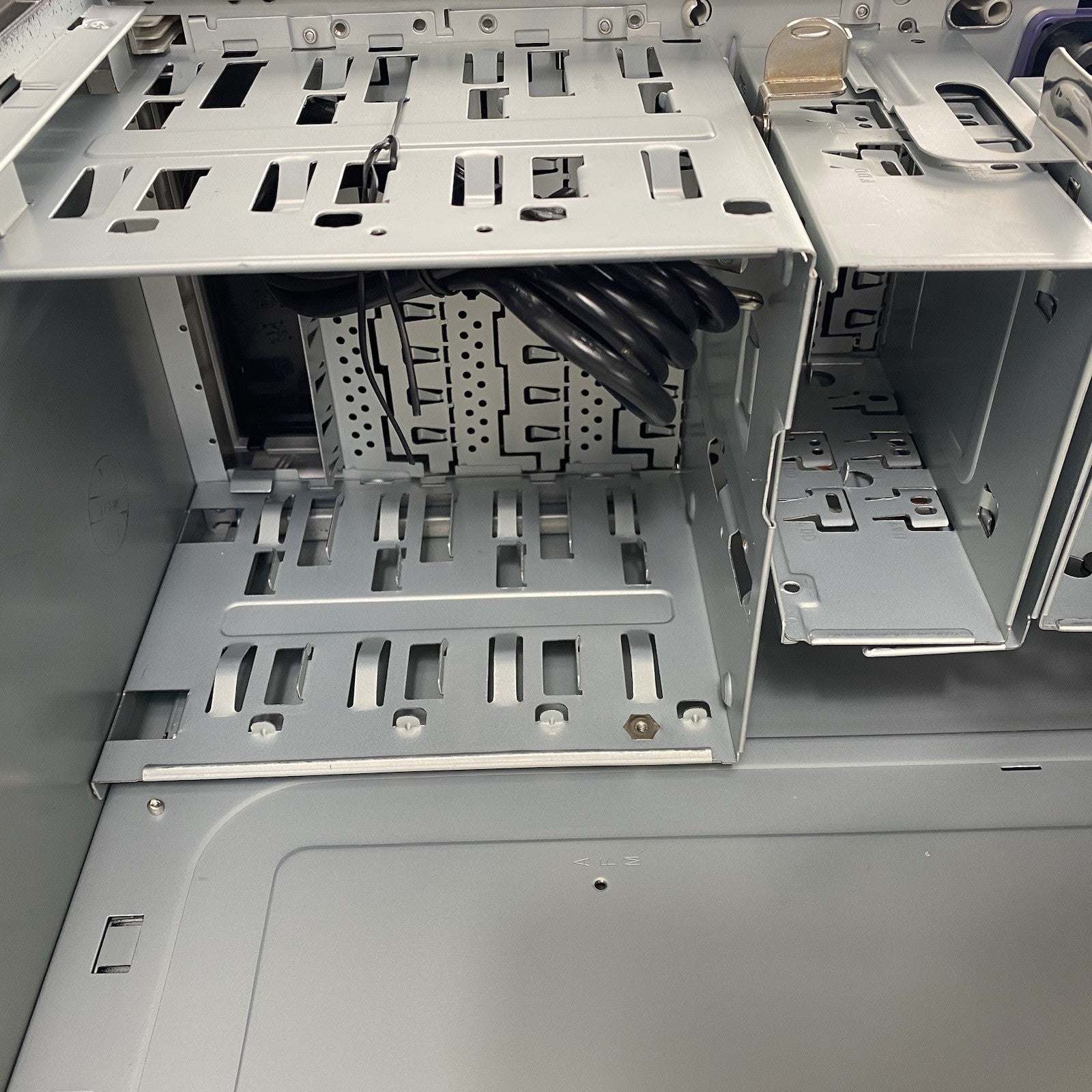 ASUS Ascot 6AR6-F Mid ATX Computer Case No Power Supply