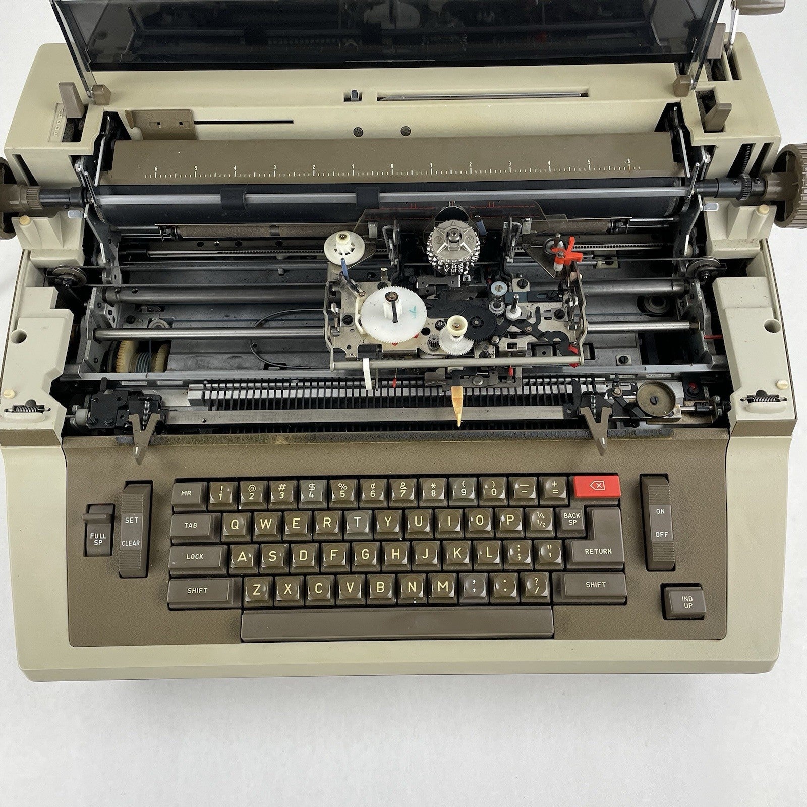 Royal 350A Typewriter 115V No Ribbon Tested