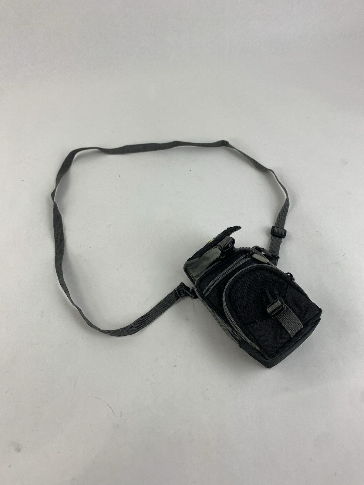 Case Logic DCB26 Compact Camera Pouch0