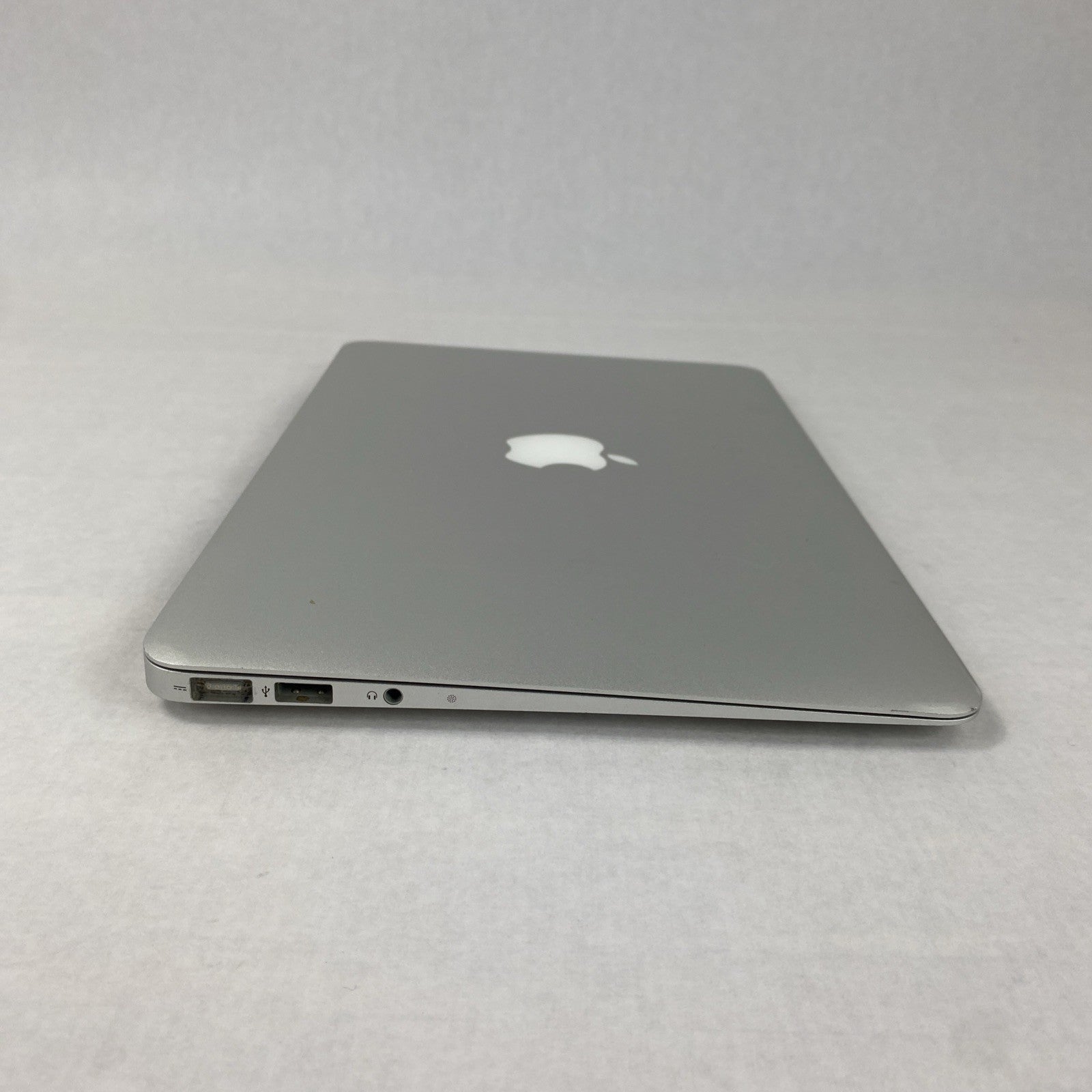 Apple MacBook Air A1370 2010 11" 1.4GHz Core 2 Duo 4GB RAM 60GB SSD os10.7.5