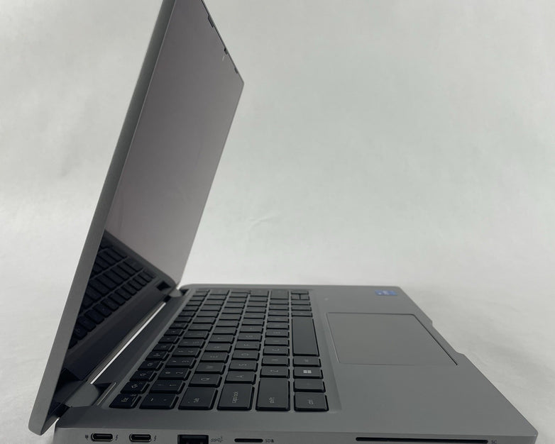 Dell Latitude 5330 13.3" i5-1235U 3.96 GHz 16 GB RAM No SSD/OS/AC - Bad Vents