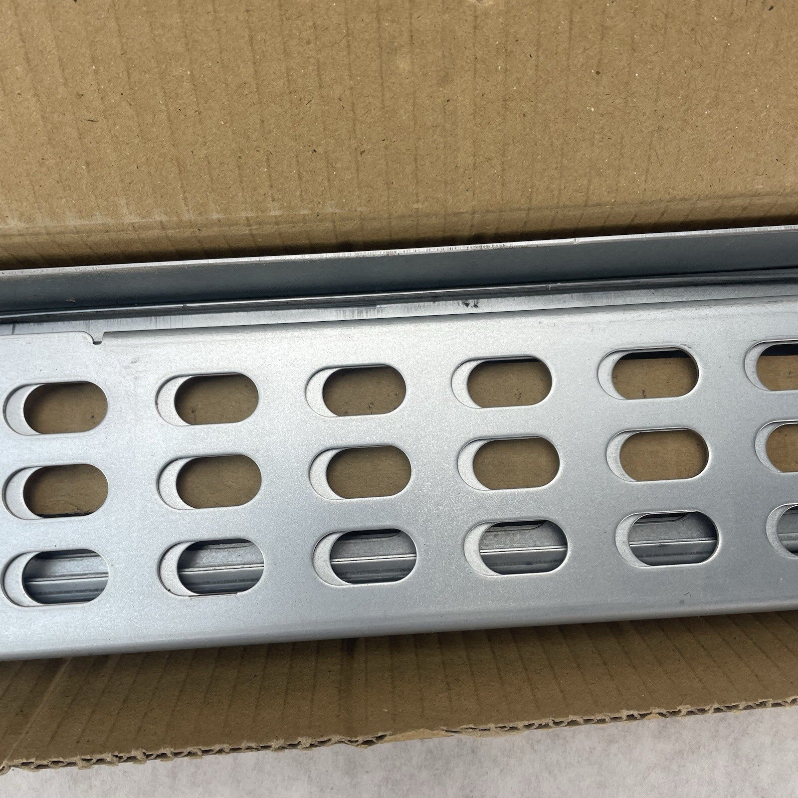 APC 0M-756H Smart UPS 4-Post Sliding Rail Assembly Kit3