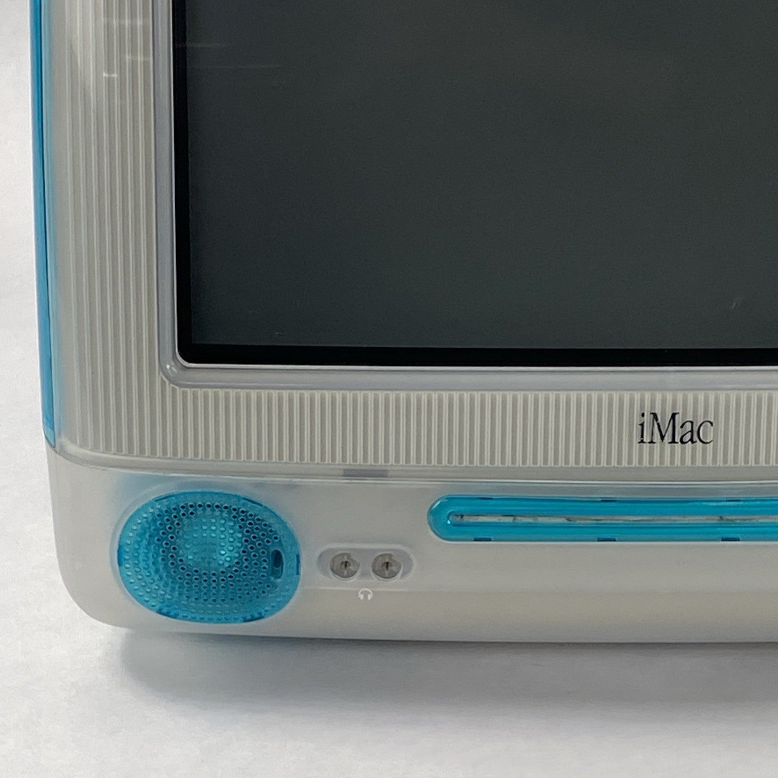 Apple M5521 iMac G3 1999 PowerPC 750 G3 350 MHz 64 MB RAM No HDD No OS